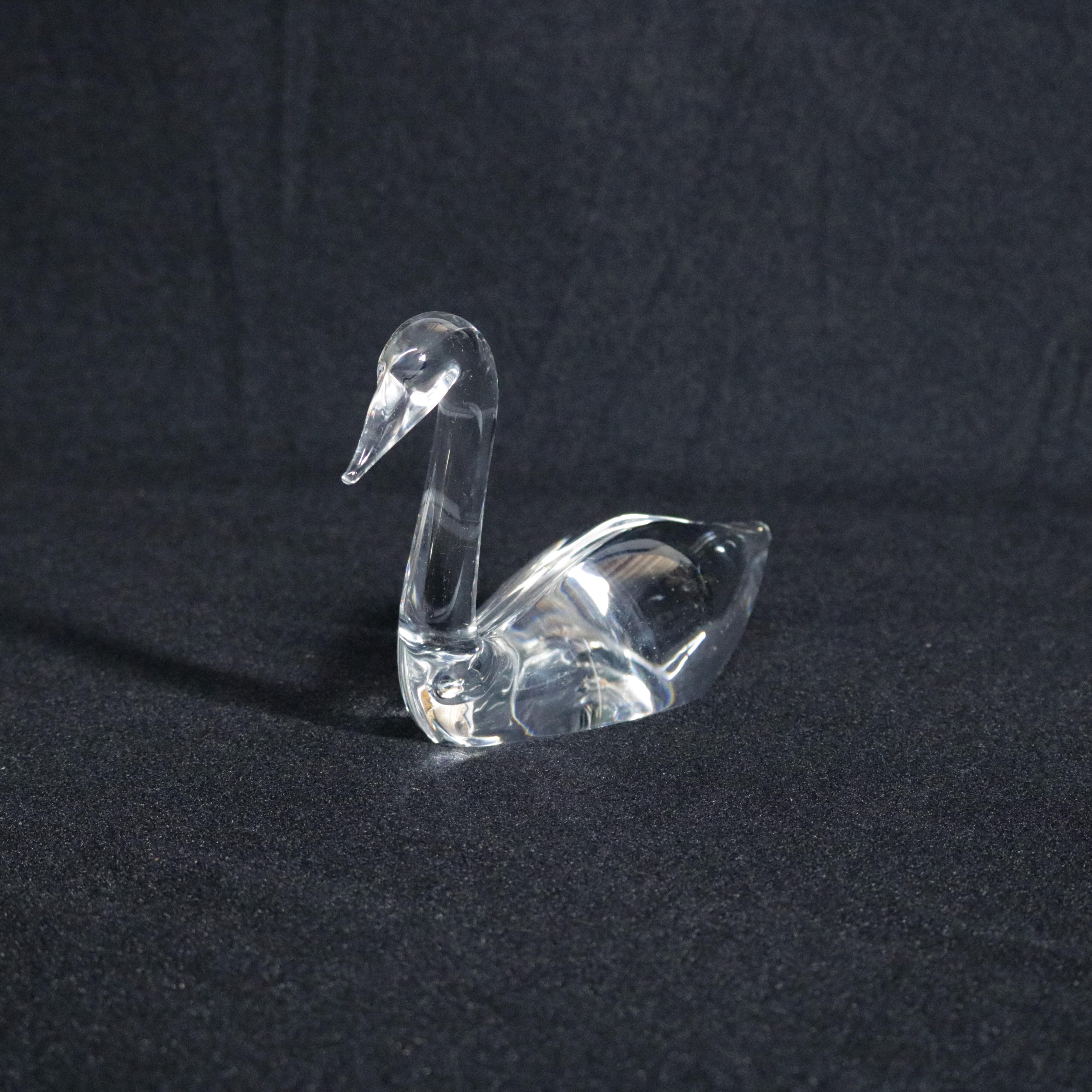 Midcentury Steuben figurative mouth blown crystal sculptural paperweight features colorless art glass in full body form of Straight Neck Swan designed by Lloyd Atkins 1984 for Corning Museum of Glass, New York, NY, signed on base, 20th