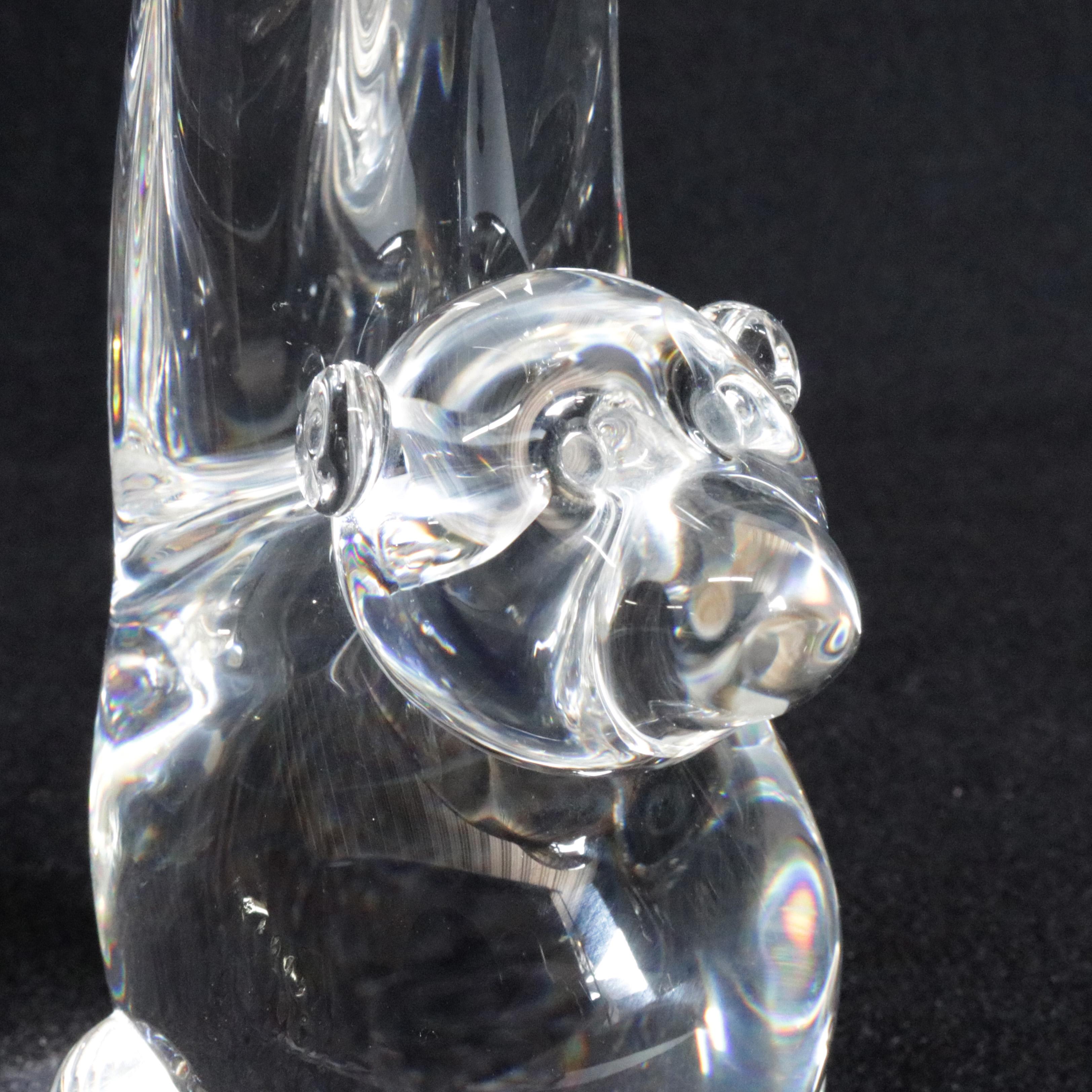 Midcentury Steuben figurative mouth blown crystal sculptural paperweight features colorless art glass in full body form of Monkey designed by Katherine de Sousa 1973 for Corning Museum of Glass, New York, NY, signed on base, 20th