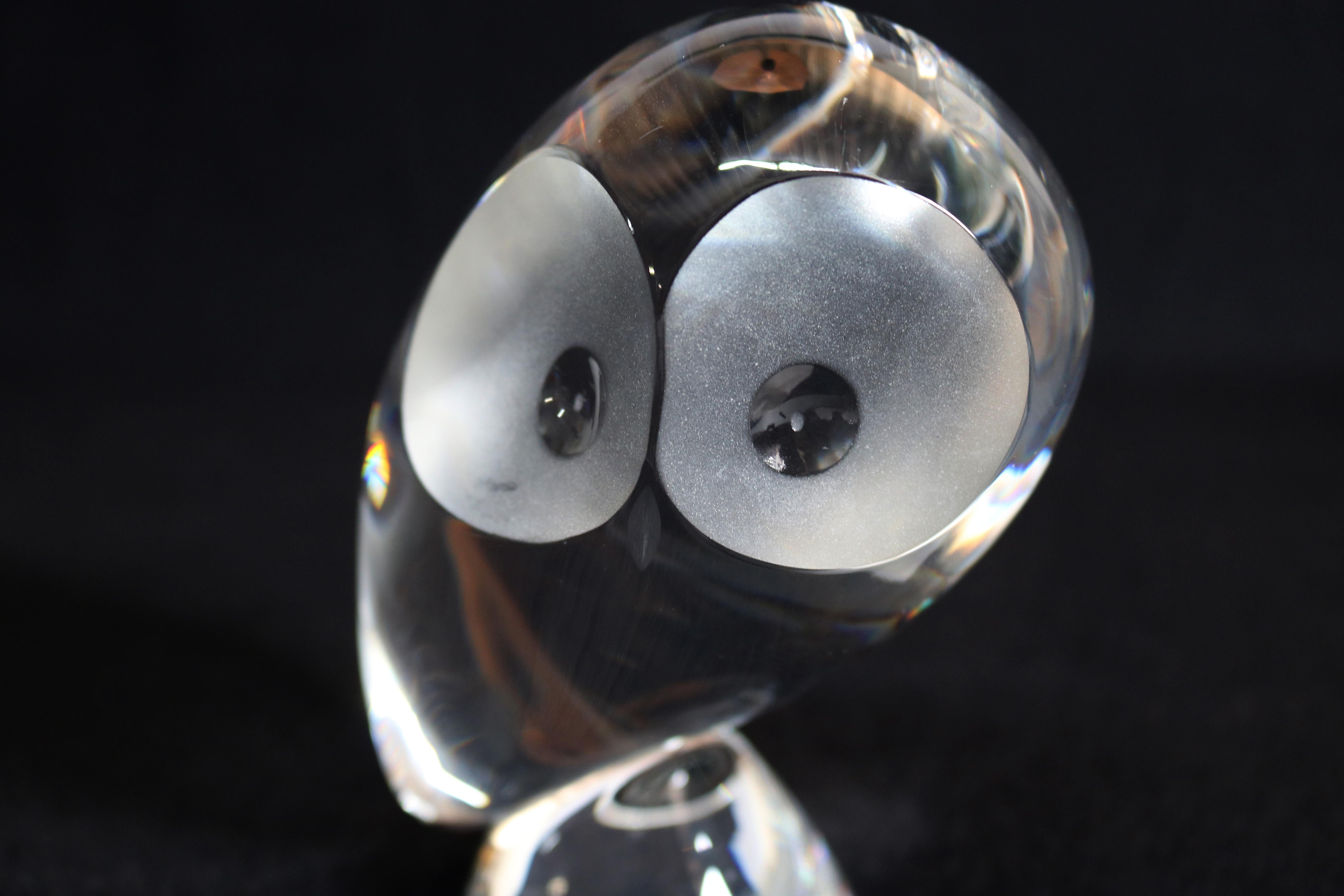 Midcentury Steuben figurative mouth blown crystal sculptural paperweight features colorless art glass in full body form of Owl designed by Donald Pollard 1955 for Corning Museum of Glass, New York, NY, signed on base, 20th century.

Measures: 5.5