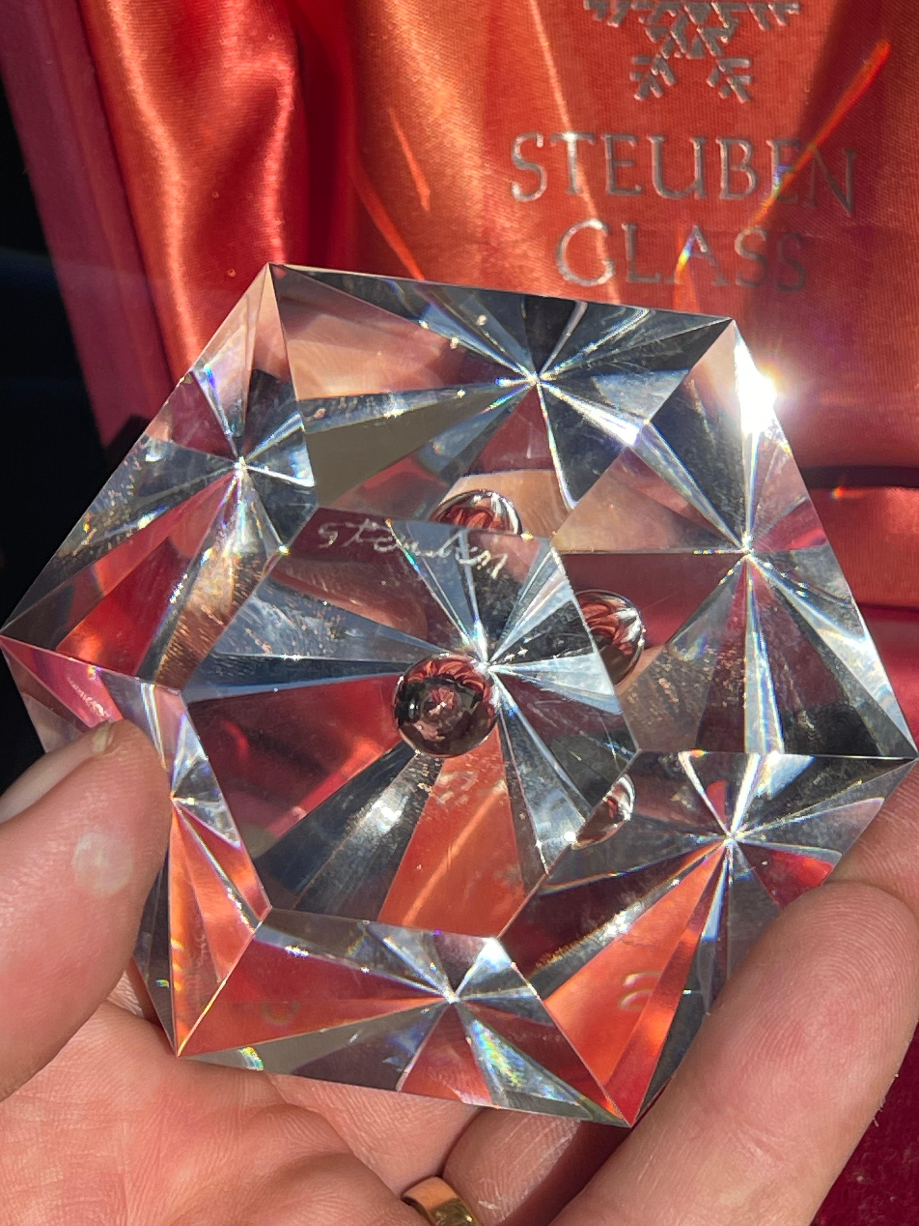 Steuben Glass - Briefbeschwerer aus Glas im Angebot 6