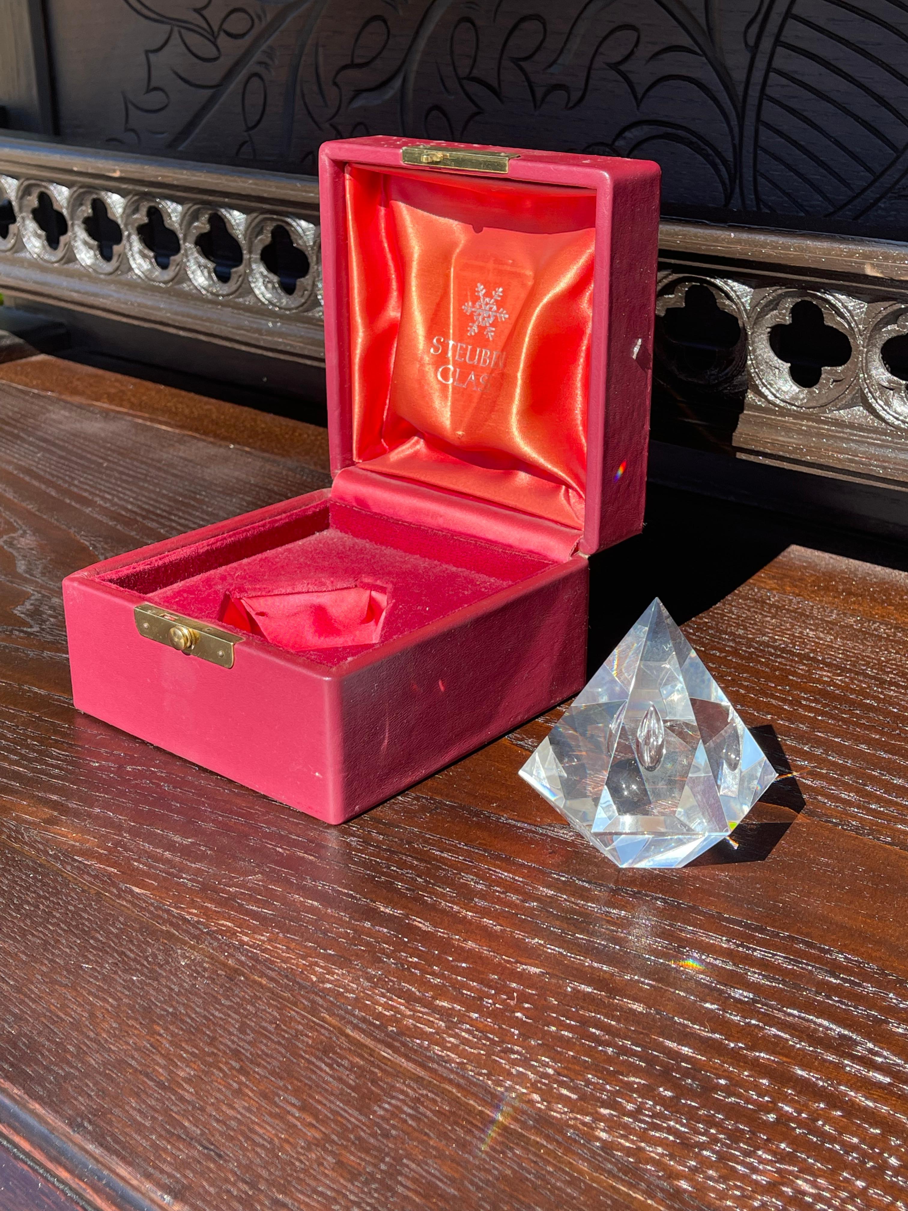 Steuben Glass - Briefbeschwerer aus Glas (20. Jahrhundert) im Angebot