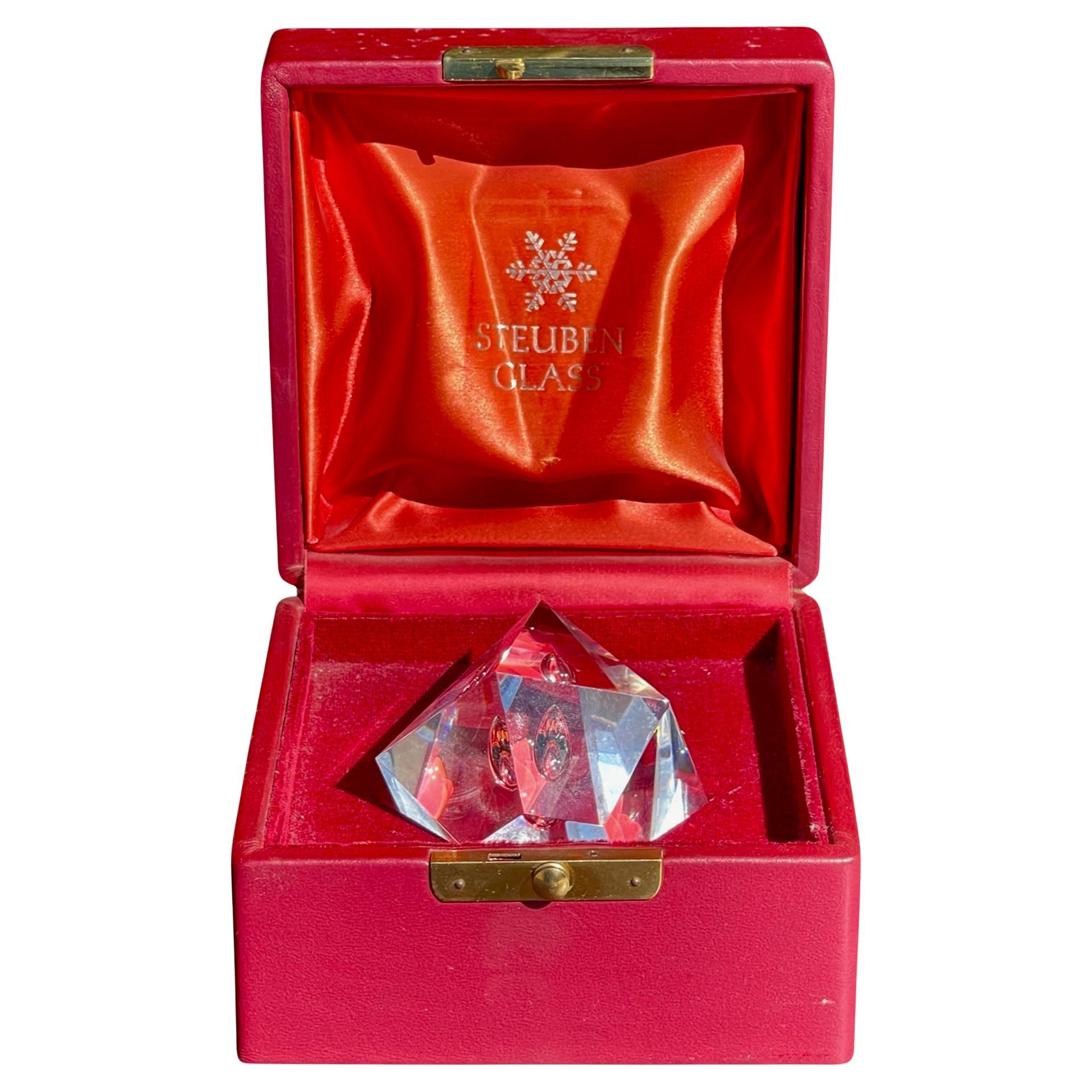 Steuben Glass - Briefbeschwerer aus Glas im Angebot