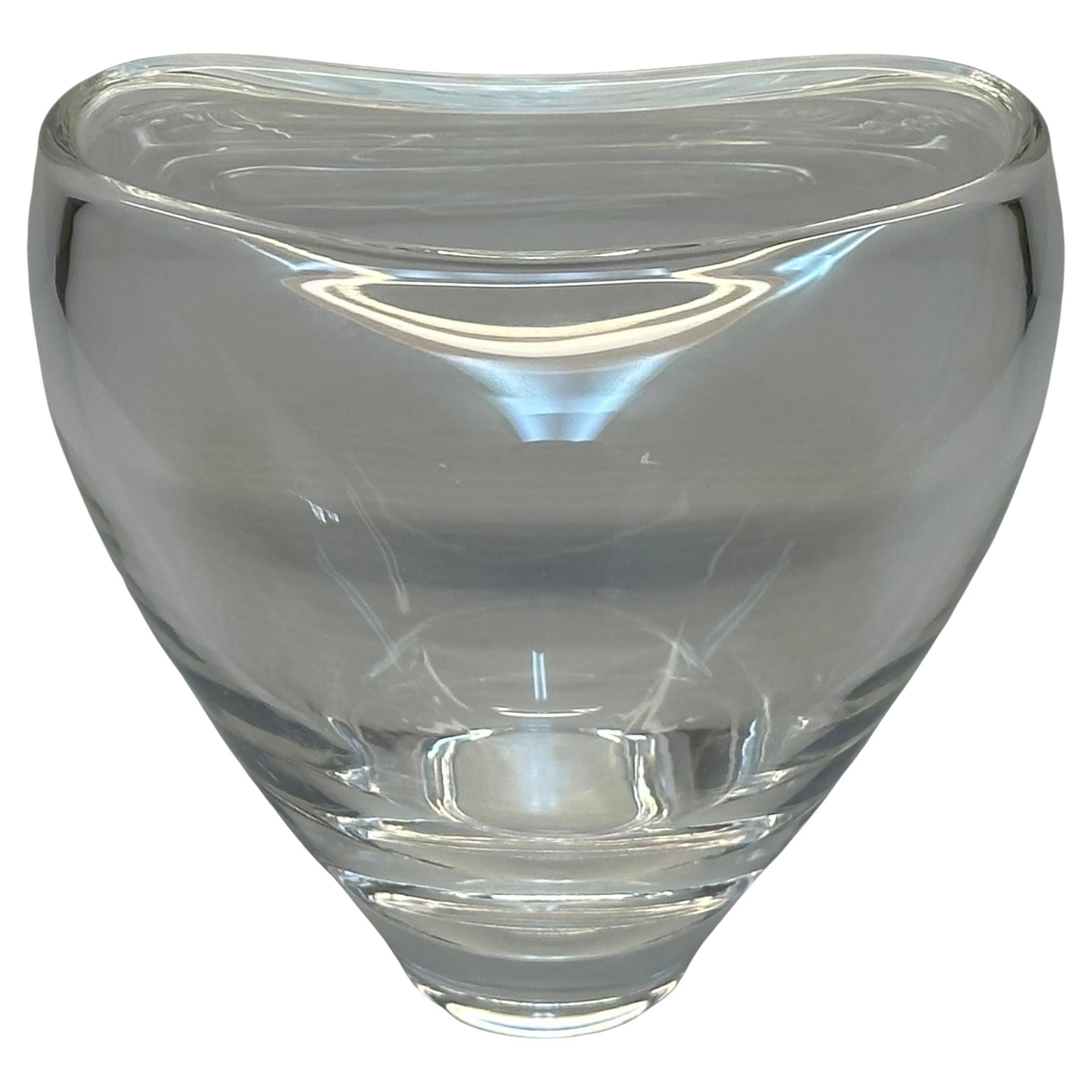 Vaso di cristallo "Lunar" di Steuben Glass della metà del secolo scorso firmato sul fondo
