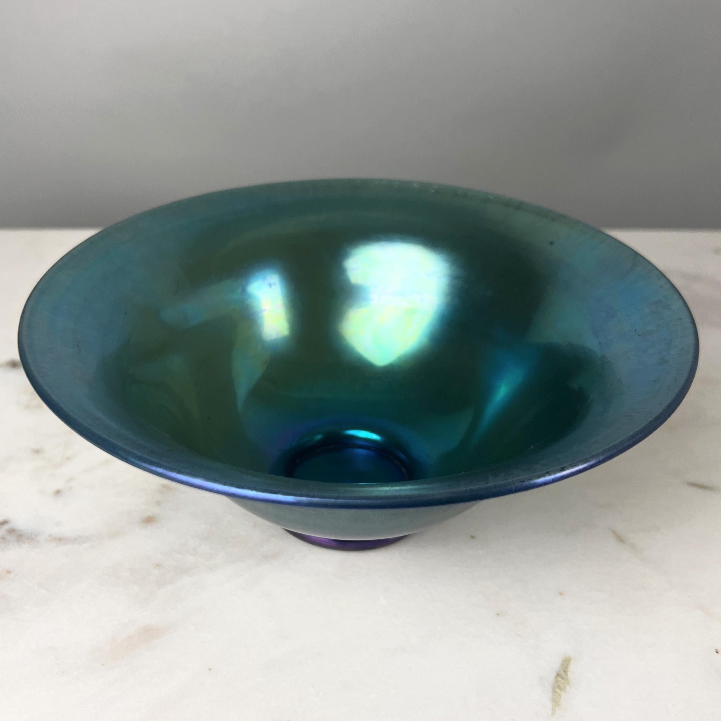 Americano Ciotola Steuben Glass Works Blue Aurene #2851 in vendita
