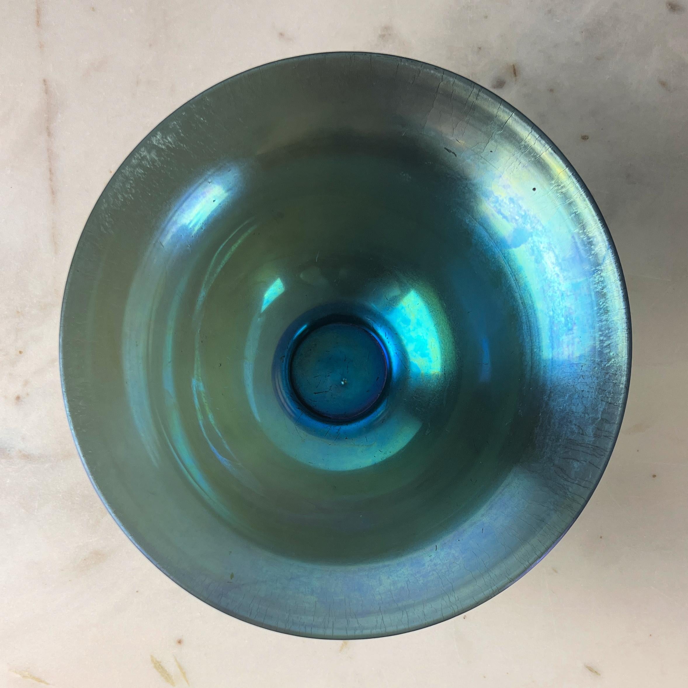 Ciotola Steuben Glass Works Blue Aurene #2851 In condizioni discrete in vendita a Bloomfield Hills, MI