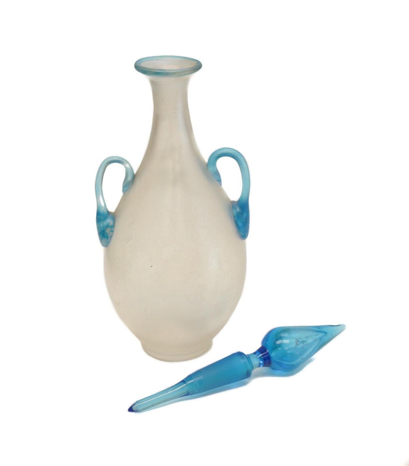 Steuben Silk Glass Perfume Bottle with Handles & Celeste Blue Stopper #3048 In Good Condition For Sale In Gardena, CA