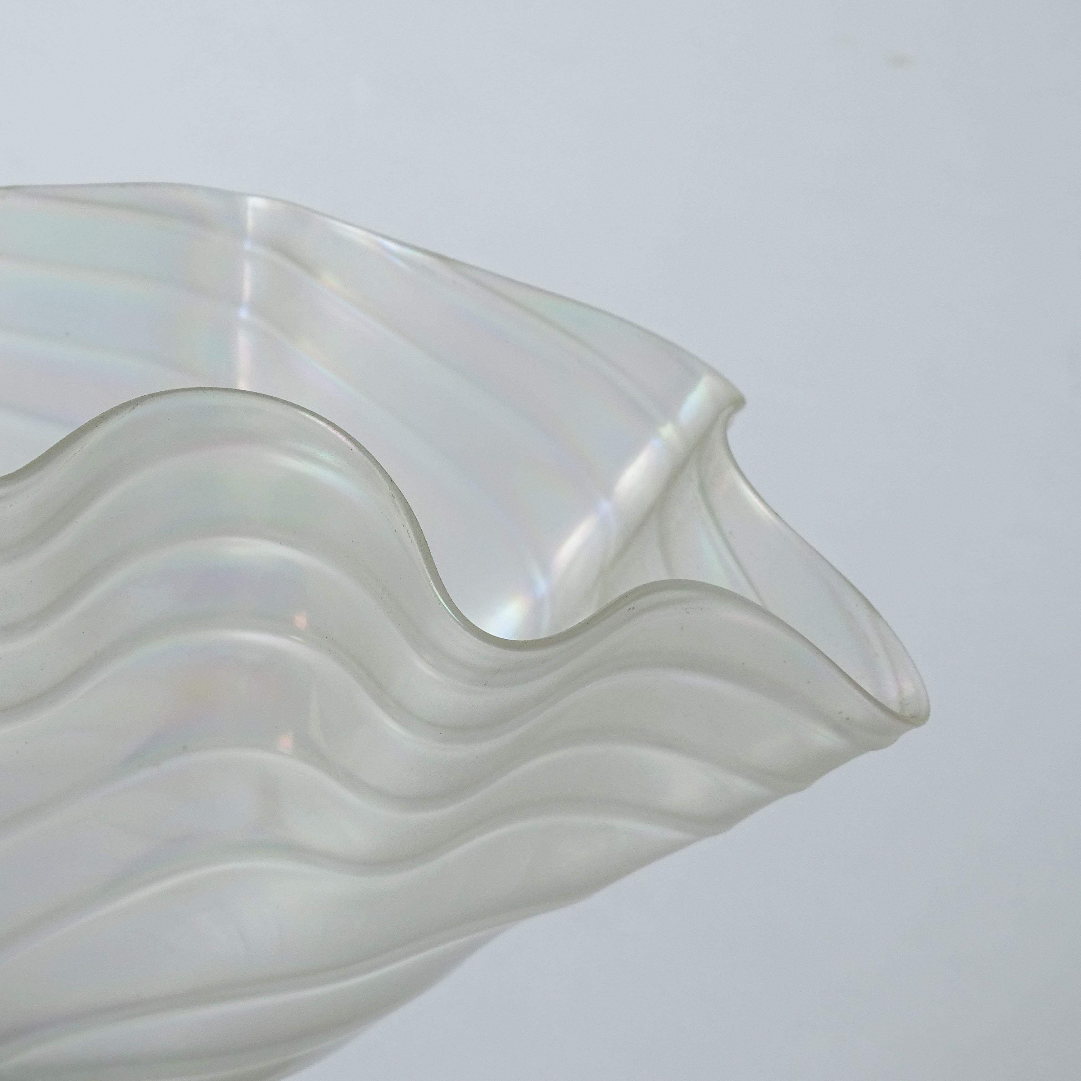 Steuben Verre de Soie Glasfächervase, Corning, New York 1925, Steuben (Art nouveau) im Angebot