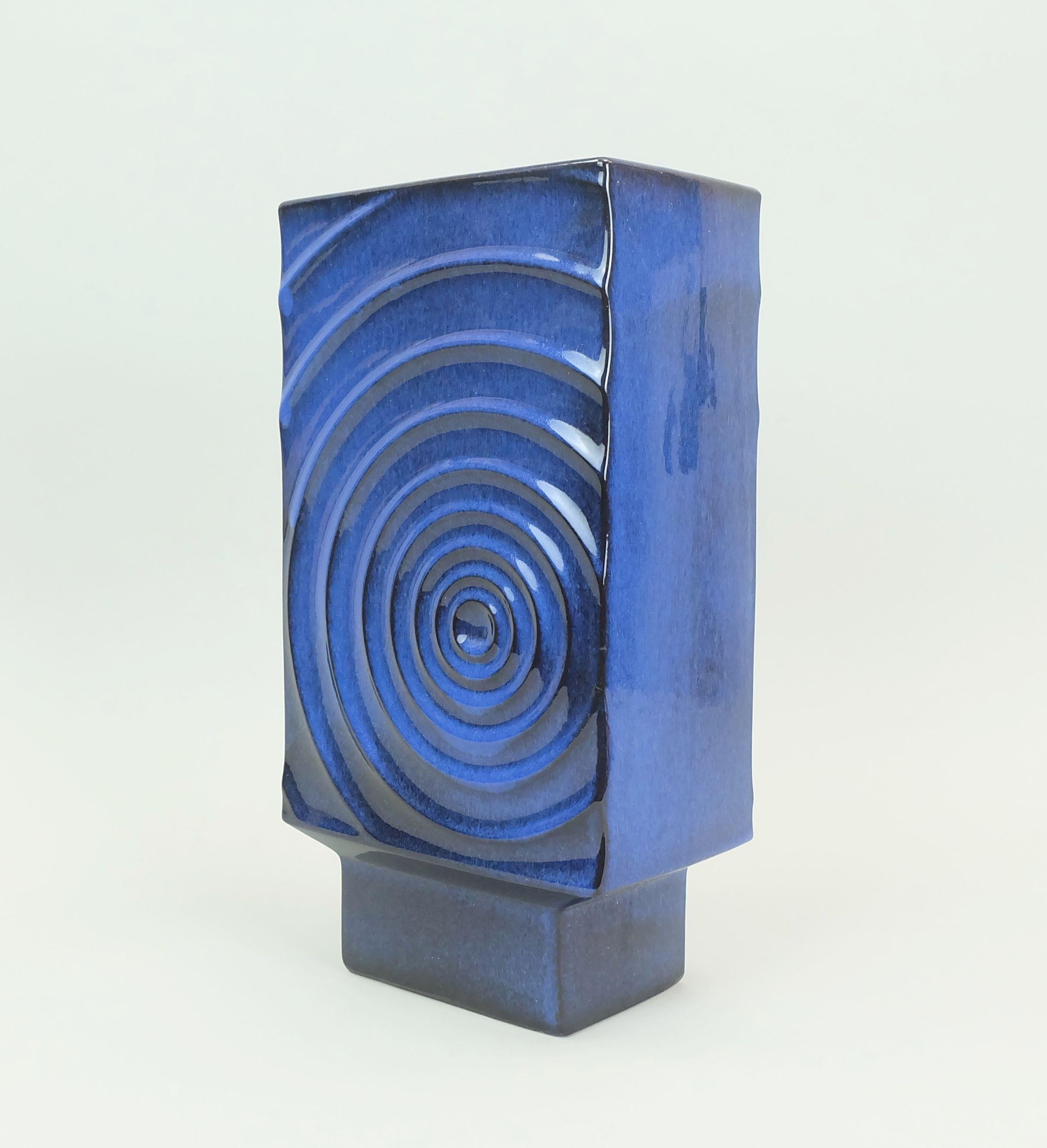 steuler cari zalloni keramikvase zyklon dekor blau modell 195/30 op art design (Moderne der Mitte des Jahrhunderts) im Angebot