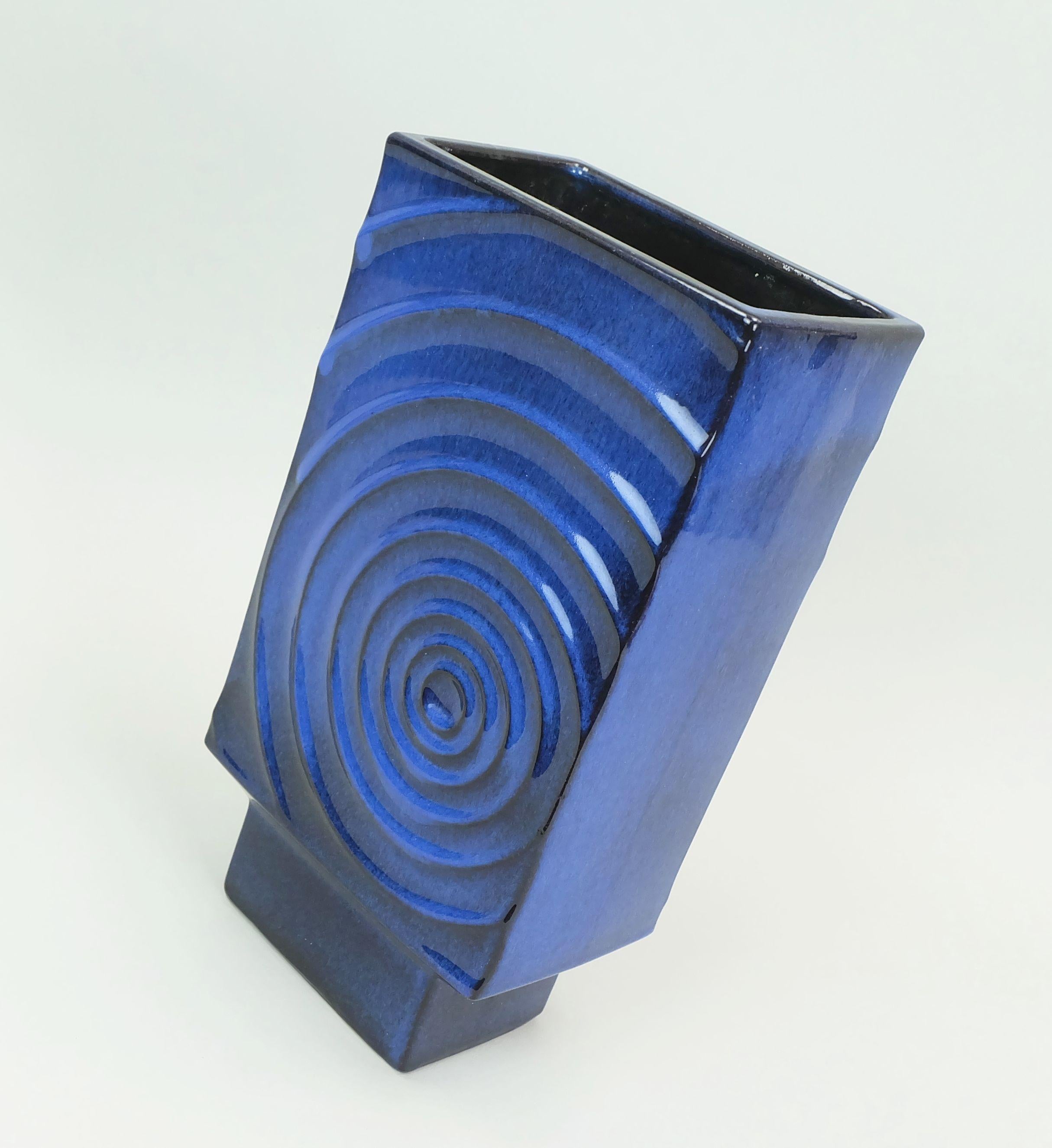 steuler cari zalloni keramikvase zyklon dekor blau modell 195/30 op art design (Deutsch) im Angebot