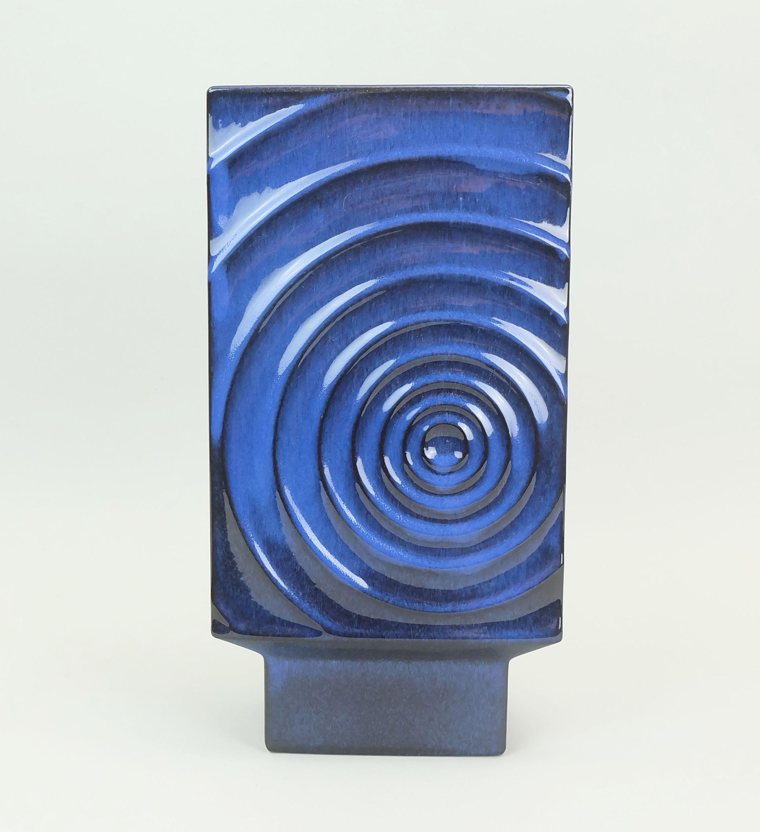 steuler cari zalloni keramikvase zyklon dekor blau modell 195/30 op art design im Zustand „Gut“ im Angebot in Mannheim, DE