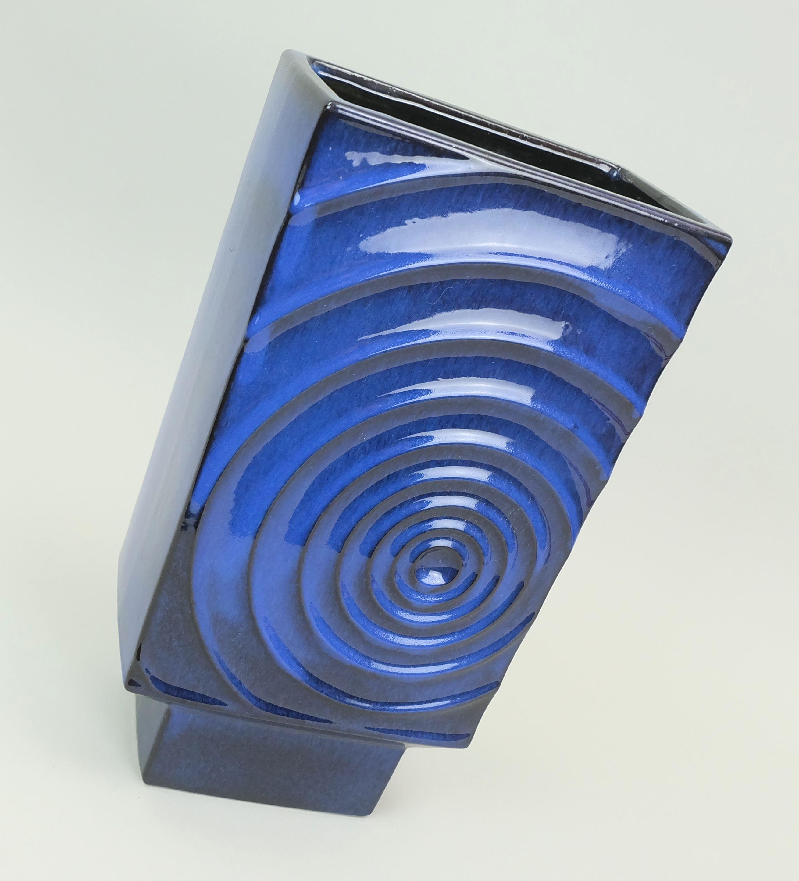steuler cari zalloni keramikvase zyklon dekor blau modell 195/30 op art design (Mitte des 20. Jahrhunderts) im Angebot