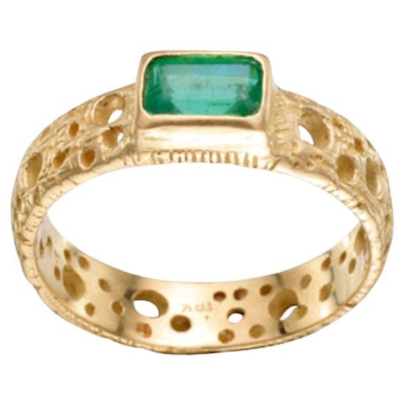 Steve Battelle 0.8 Carat Emerald 18K Gold Ring For Sale