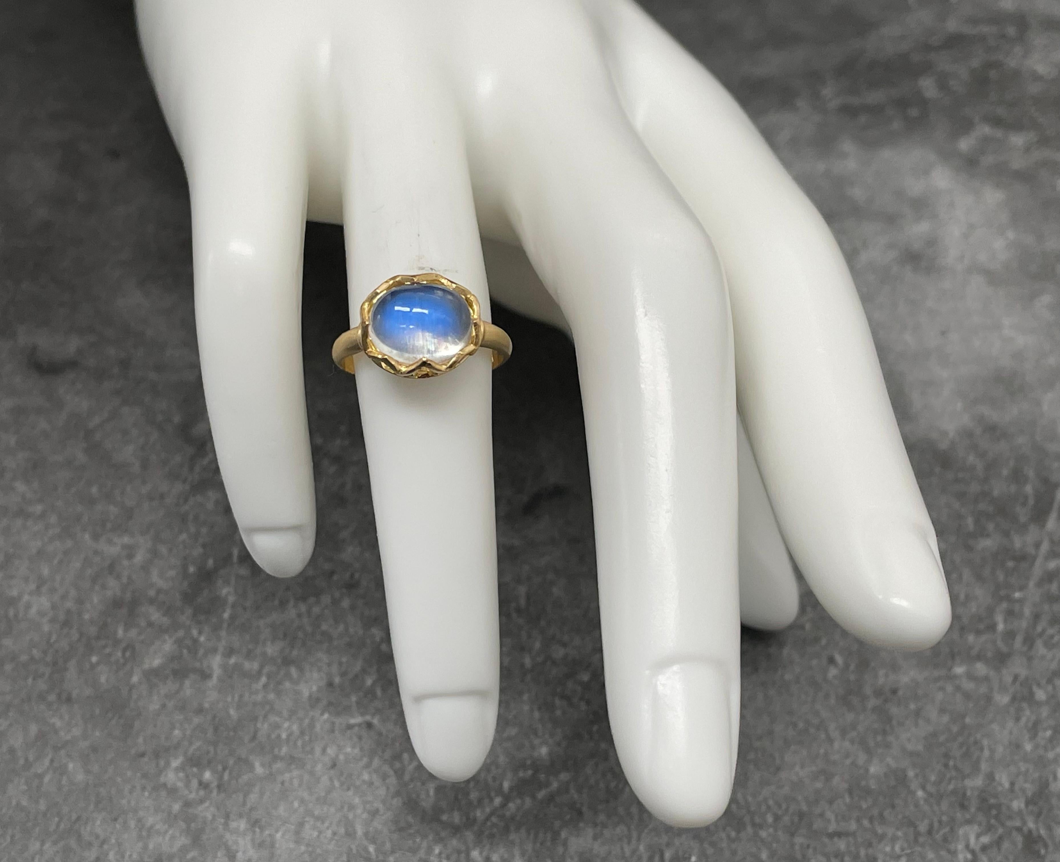 Steve Battelle 4 Carats Rainbow Moonstone 18K Gold Ring In New Condition In Soquel, CA