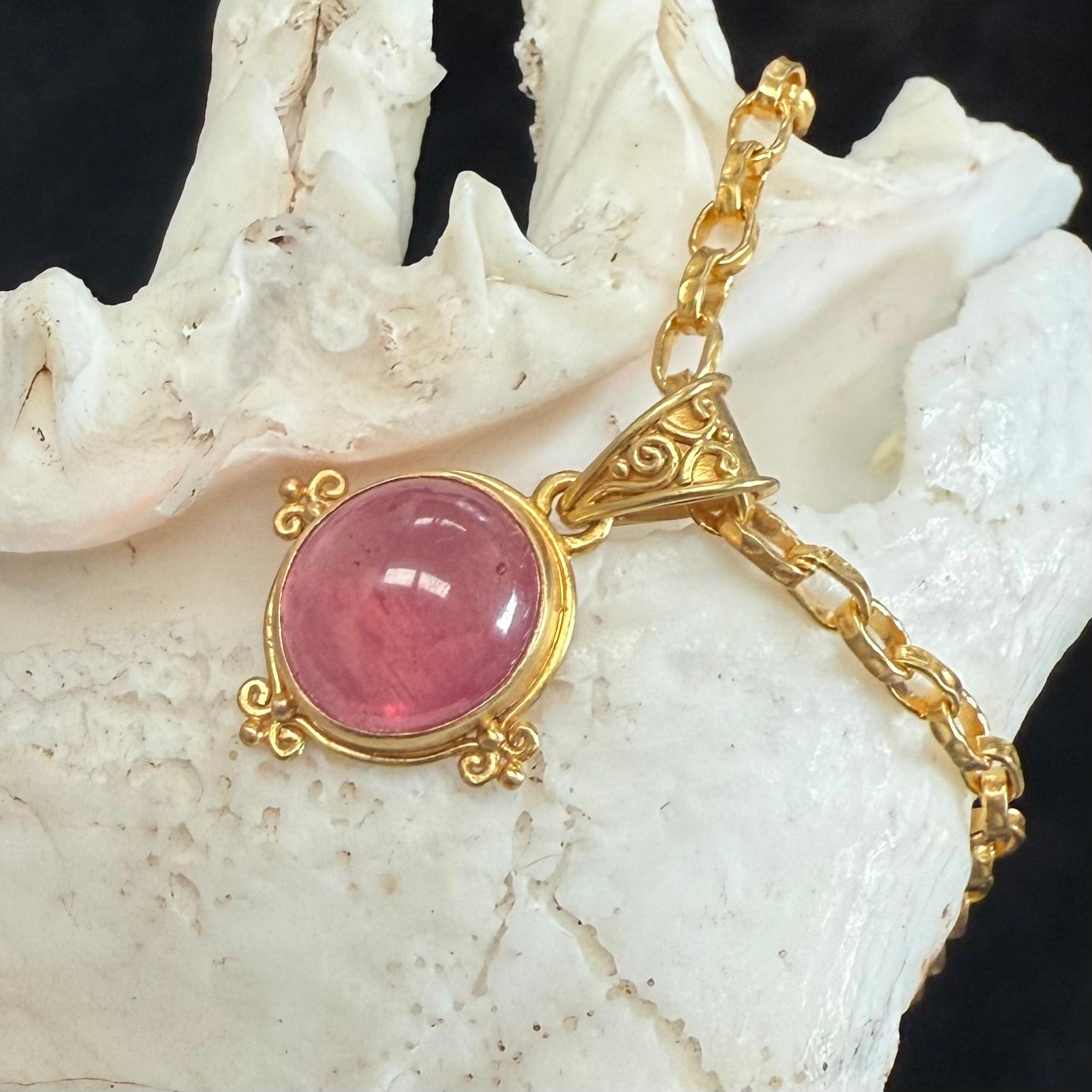 Colgante de oro de 18 quilates con cabujón de rubí Steve Battelle de 5,0 quilates Cabujón en venta