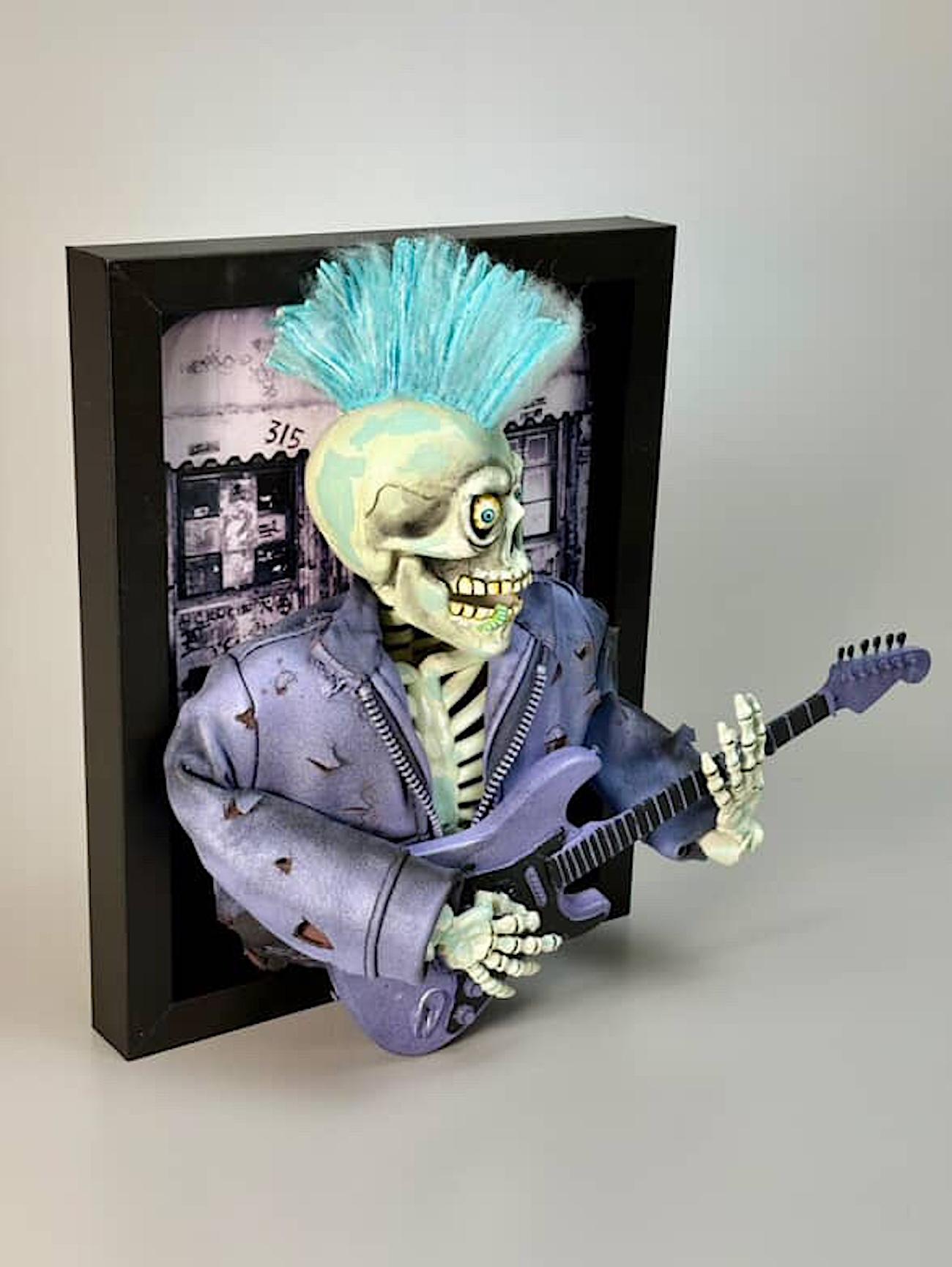 zeitgenössische Skulptur Pop Art Hand Made Interieur CBGB Rock and Roll (Pop-Art), Mixed Media Art, von Steve Casino