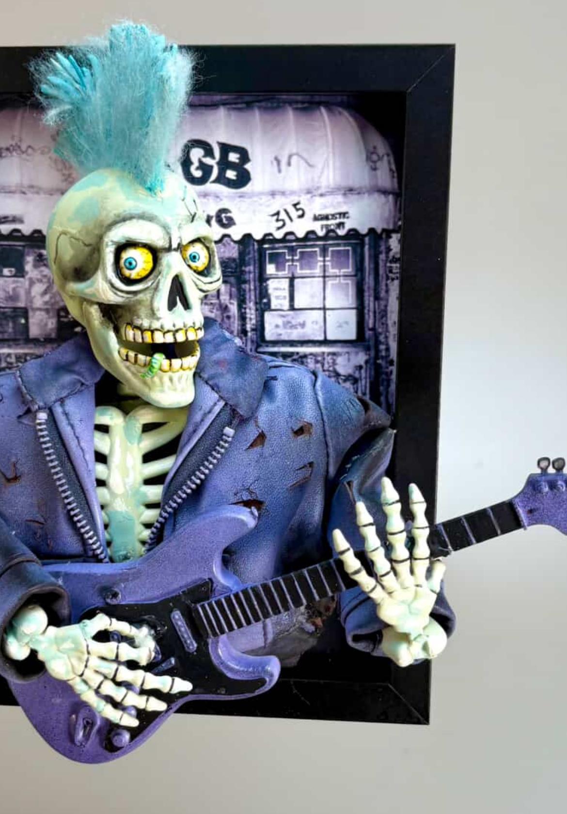 Handgefertigte Wandskulptur 
Er wird von der Krause Gallery in NYC vertreten.

Steve Casino wohnt in Kentucky, aber wie er sagt, bedeutet die Kleinstadtatmosphäre nicht, dass er kein Weltklasse-Künstler ist.  Seine Spielzeuge und Kunstwerke wurden
