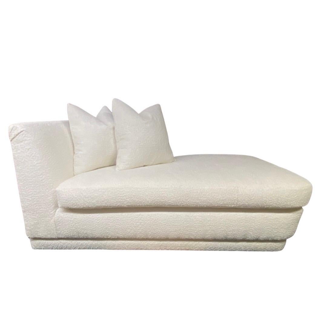 Steve Chaise Off-White Bouclé Chaise Lounge w/ Pair Matching Pillows For Sale 1