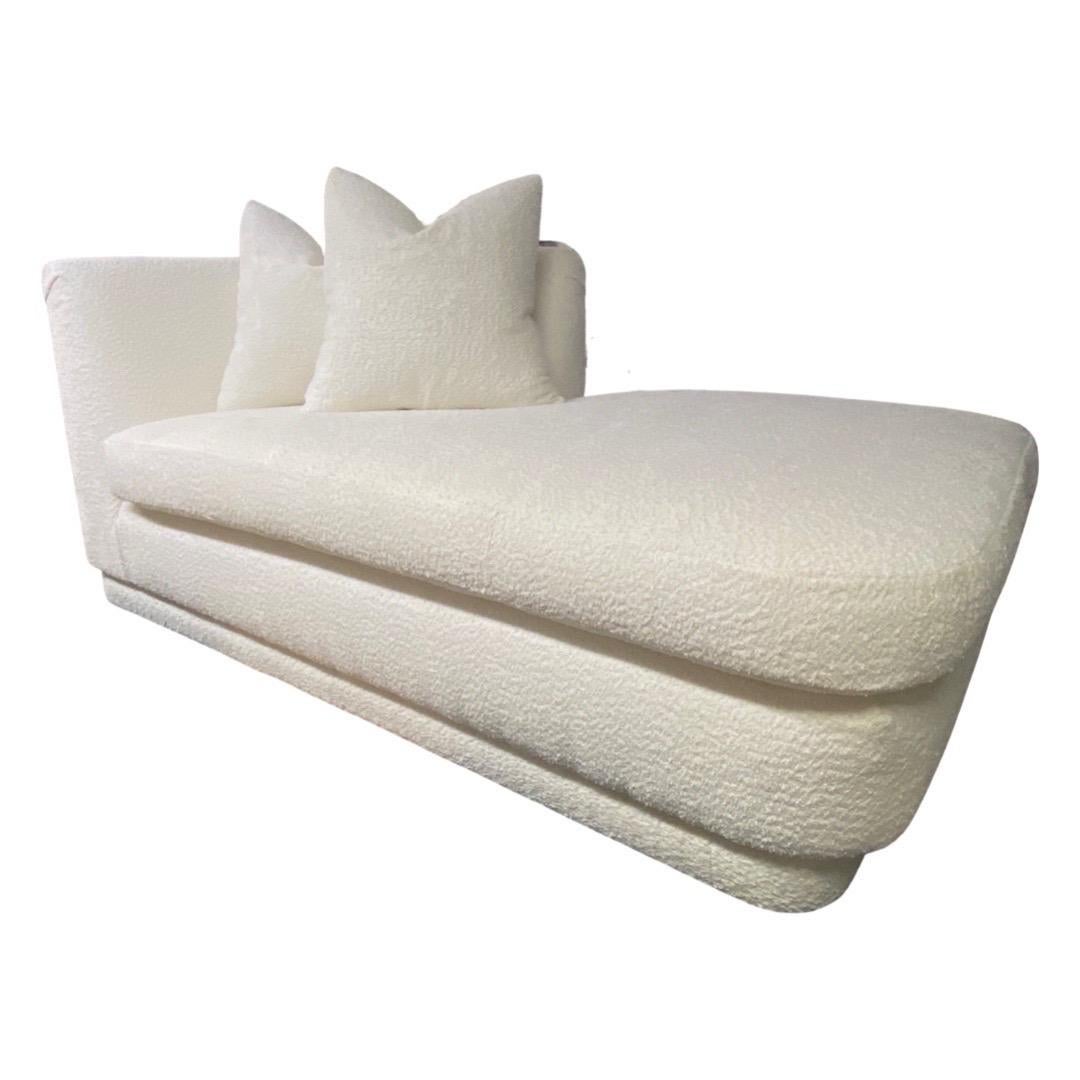 Steve Chaise Off-White Bouclé Chaise Lounge w/ Pair Matching Pillows For Sale 3