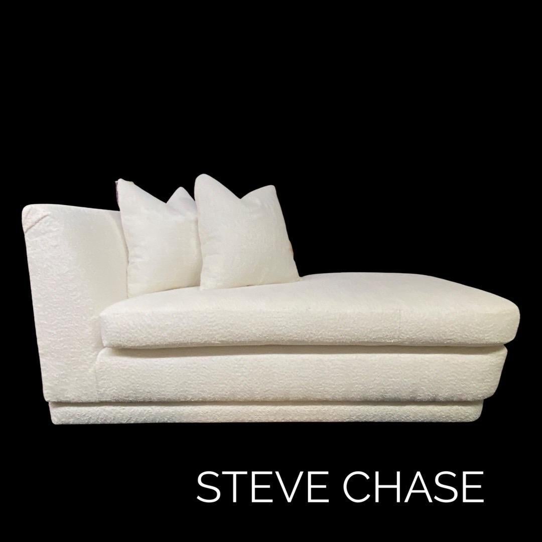 Steve Chaise Off-White Bouclé Chaise Lounge W/ Pair Matching Pillows  im Angebot 12