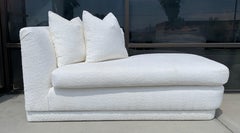 Chaise longue en bouclette Off-White Steve Chaise avec paire de coussins assortis