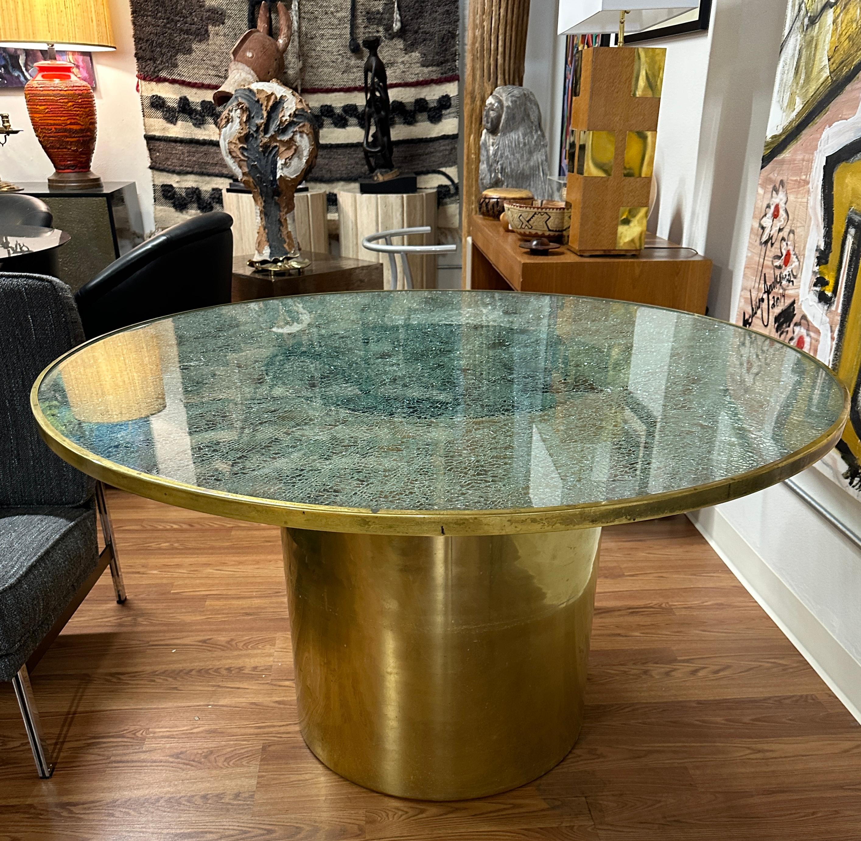 Table de salle à manger Steve Chase Design en verre craquelé et laiton en vente 9