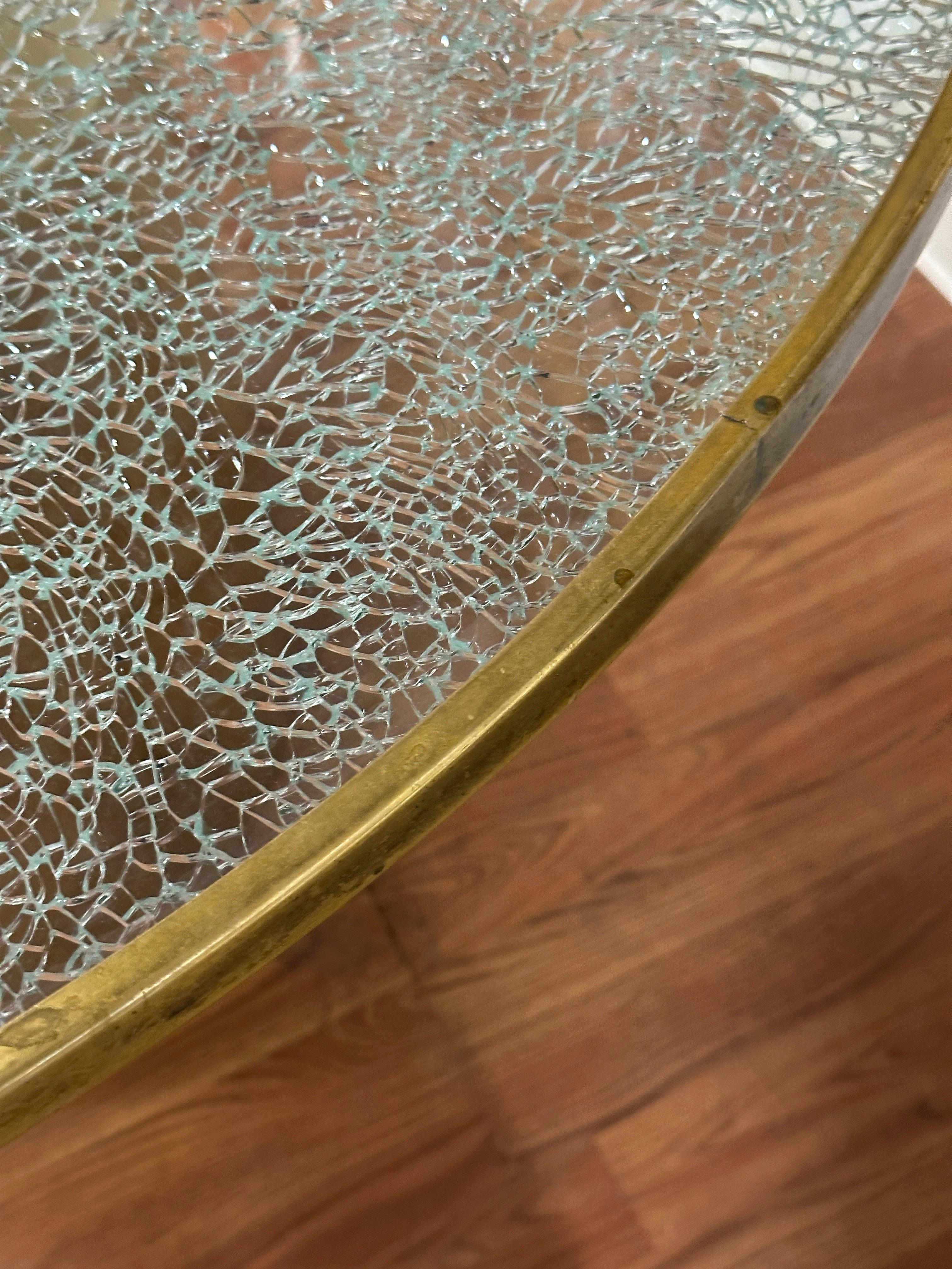 Table de salle à manger Steve Chase Design en verre craquelé et laiton en vente 1
