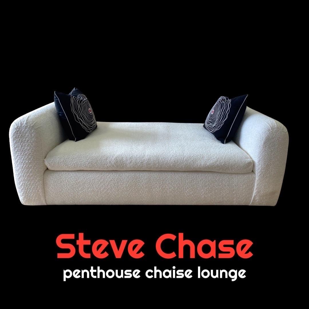 Steve Chase Rare Penthouse Chaise Lounge in neuem Off White Euro Bouclé (amerikanisch) im Angebot