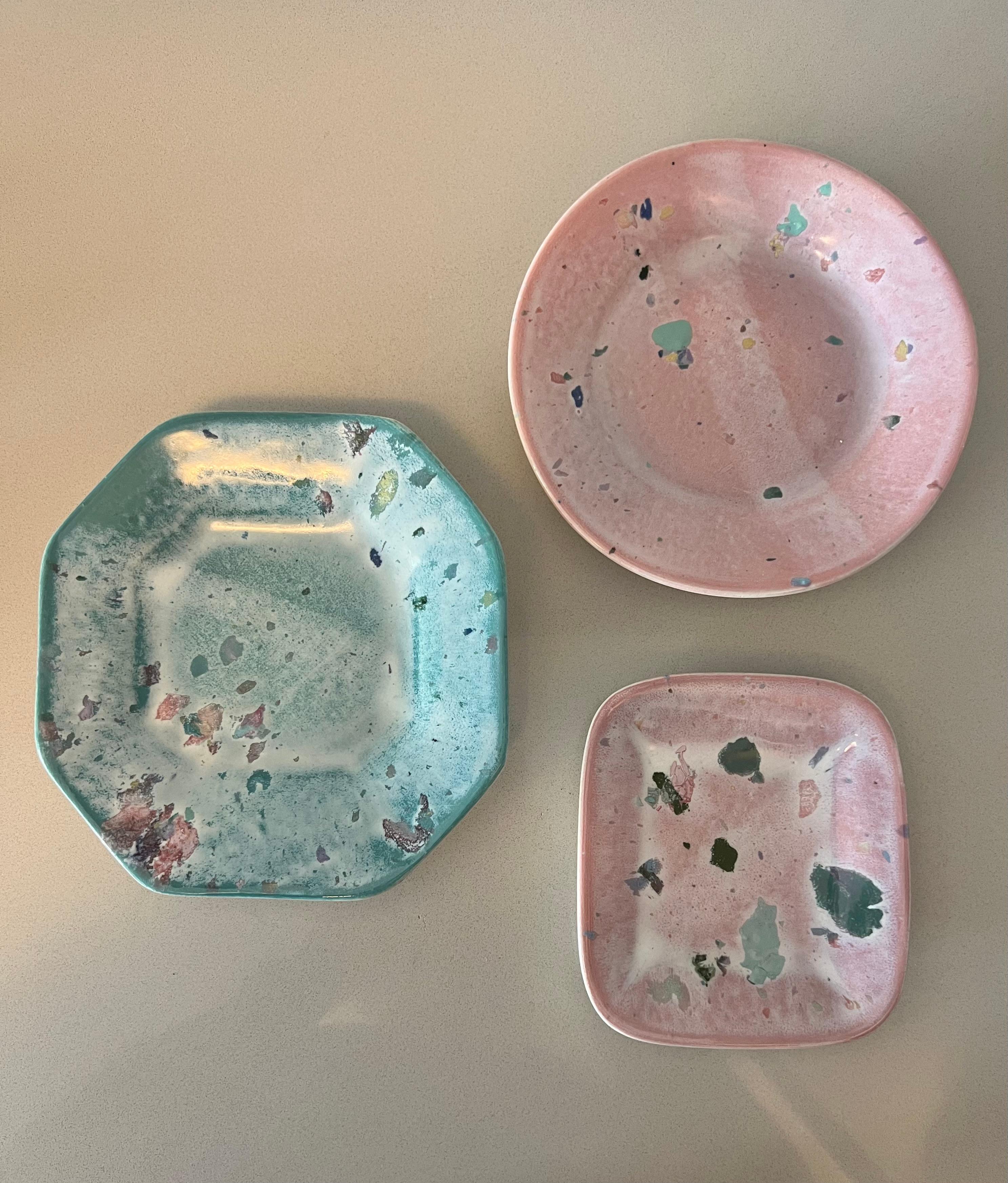 Steve Chase Studio Ceramic Pink Speckled Dish In Excellent Condition For Sale In Palm Springs, CA