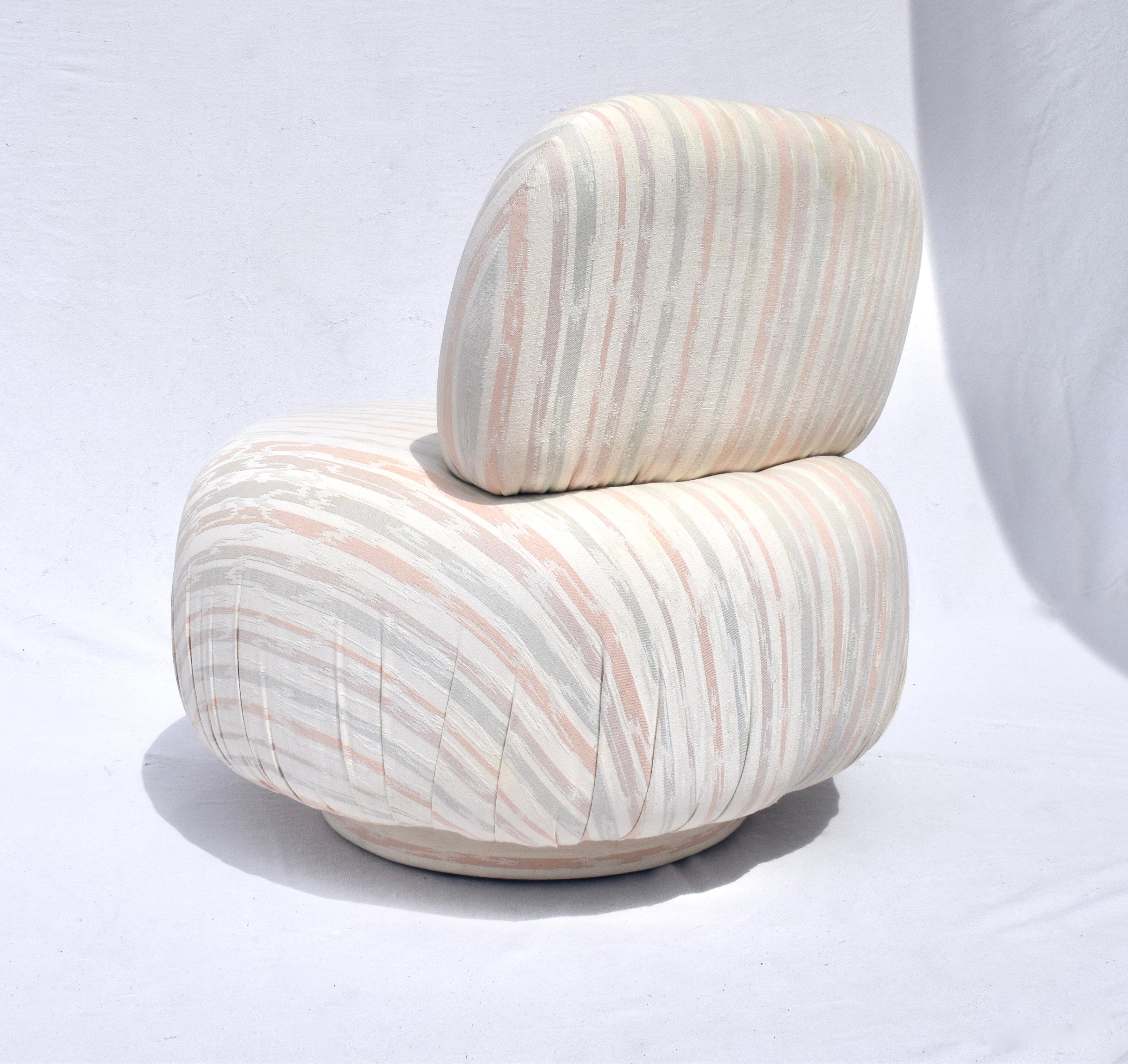 Steve Chase Swivel Soufflé' Pouf Chair In Good Condition In Southampton, NJ