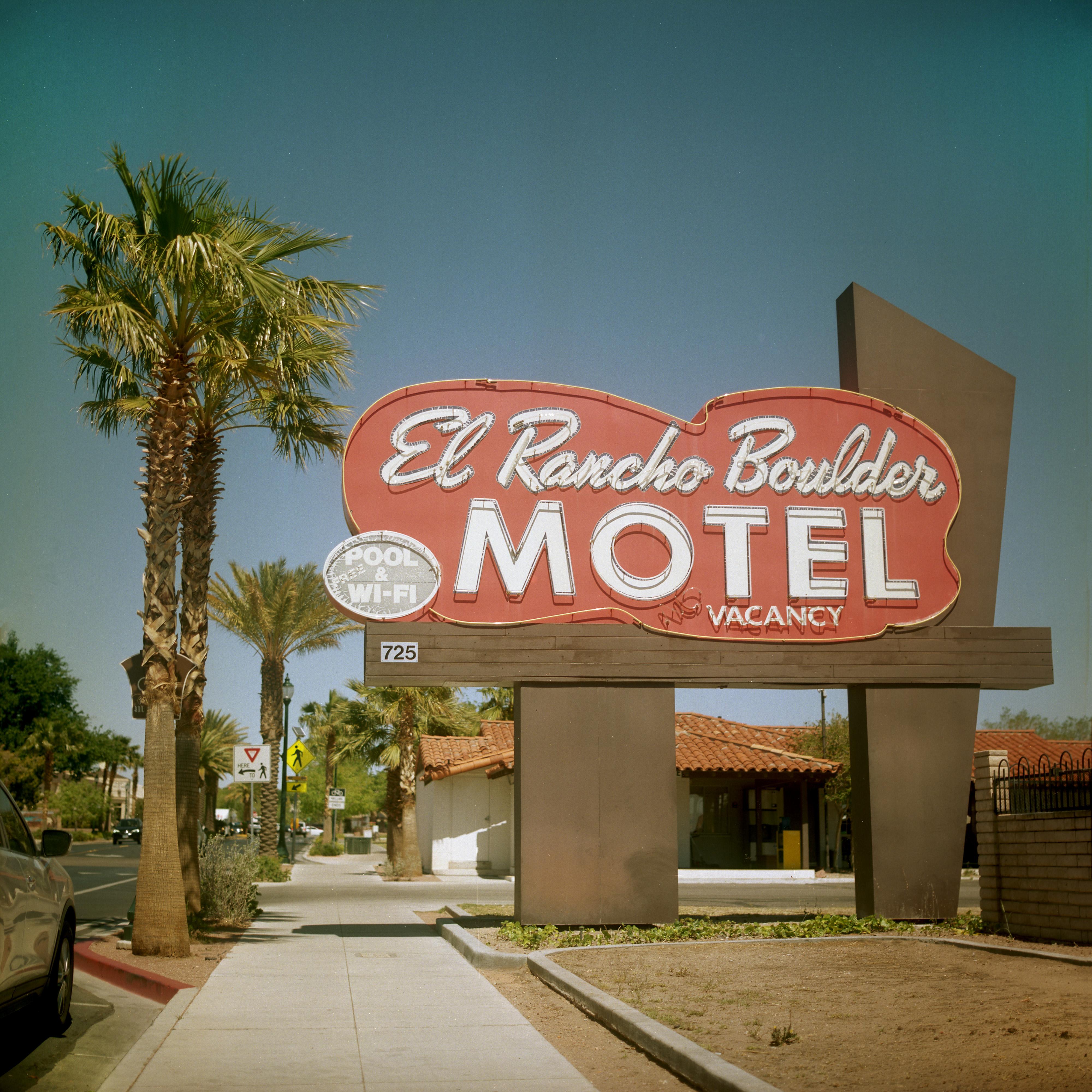 Landscape Photograph di Steve Fitch - Highway 93, Boulder City, Nevada; 12 aprile 2022
