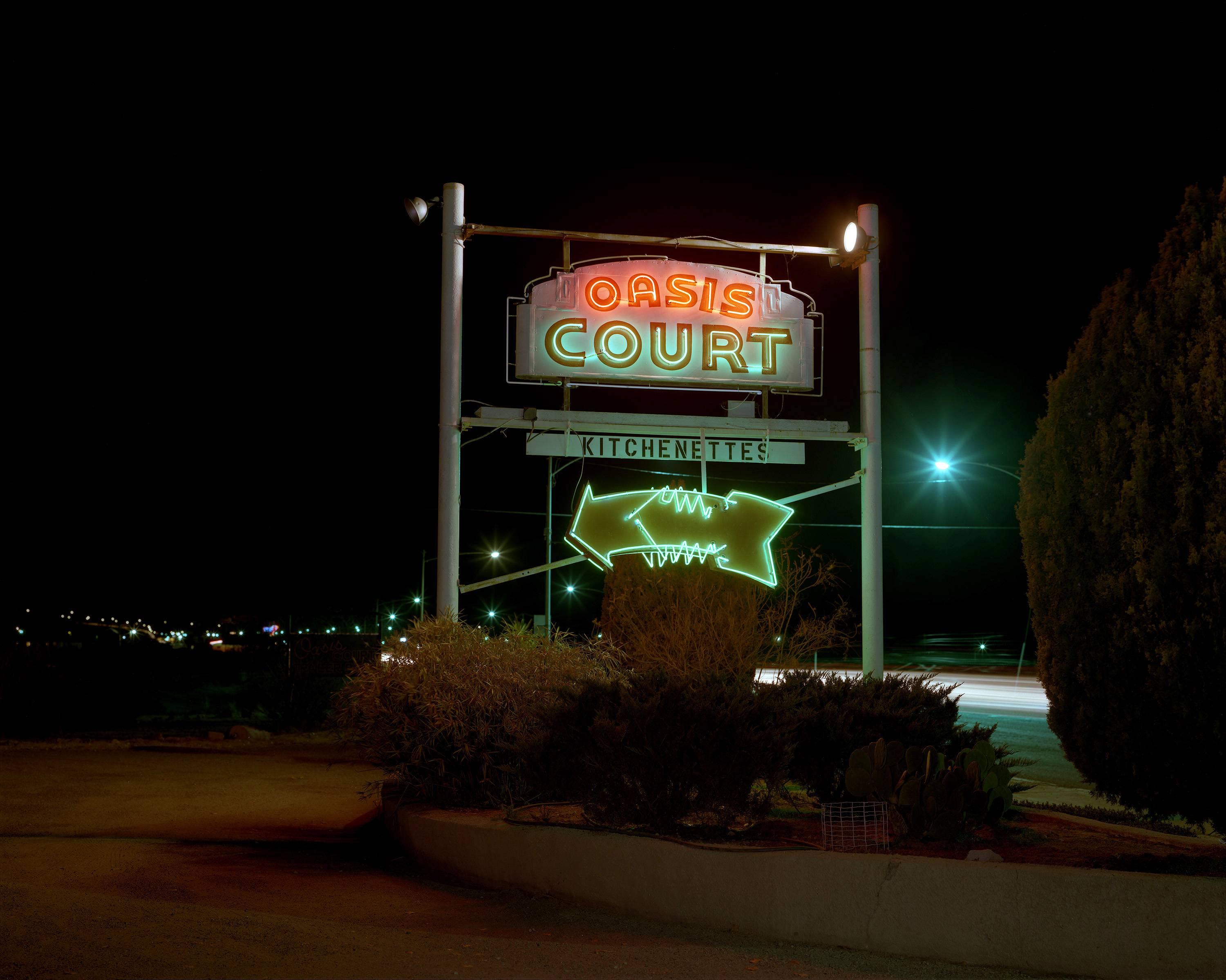 Landscape Photograph di Steve Fitch - Oassis Court, Benson, Arizona; 3 dicembre 1980