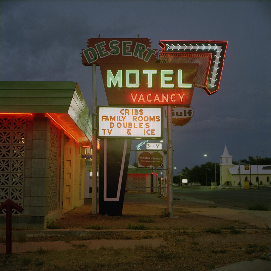 Color Photograph de Steve Fitch - Vaughn, Nuevo México, julio de 1980