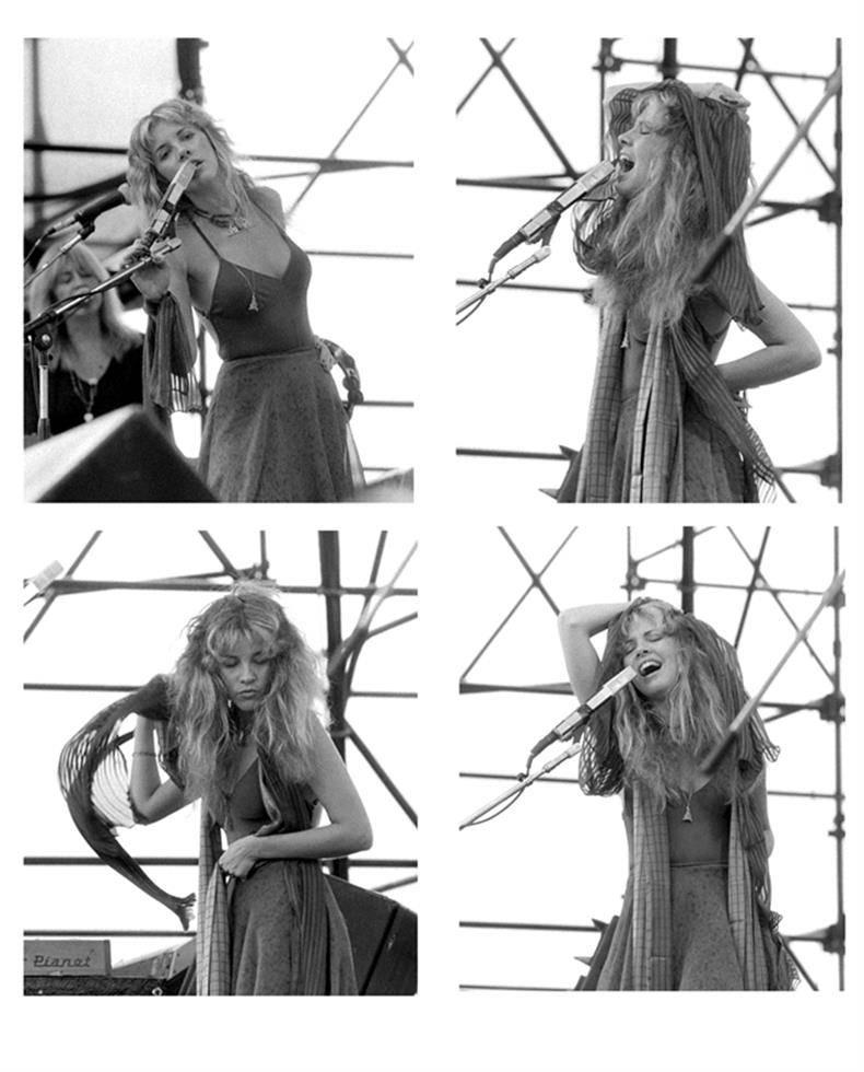 Black and White Photograph Steve Joester - Affiche de contact de Stevie Nicks, Fleetwood Mac au stade de JFK, Philadelphie, 1978