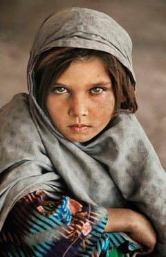 Steve McCurry « Afghanistan Nomad Girl » (Femmeghane nomade)