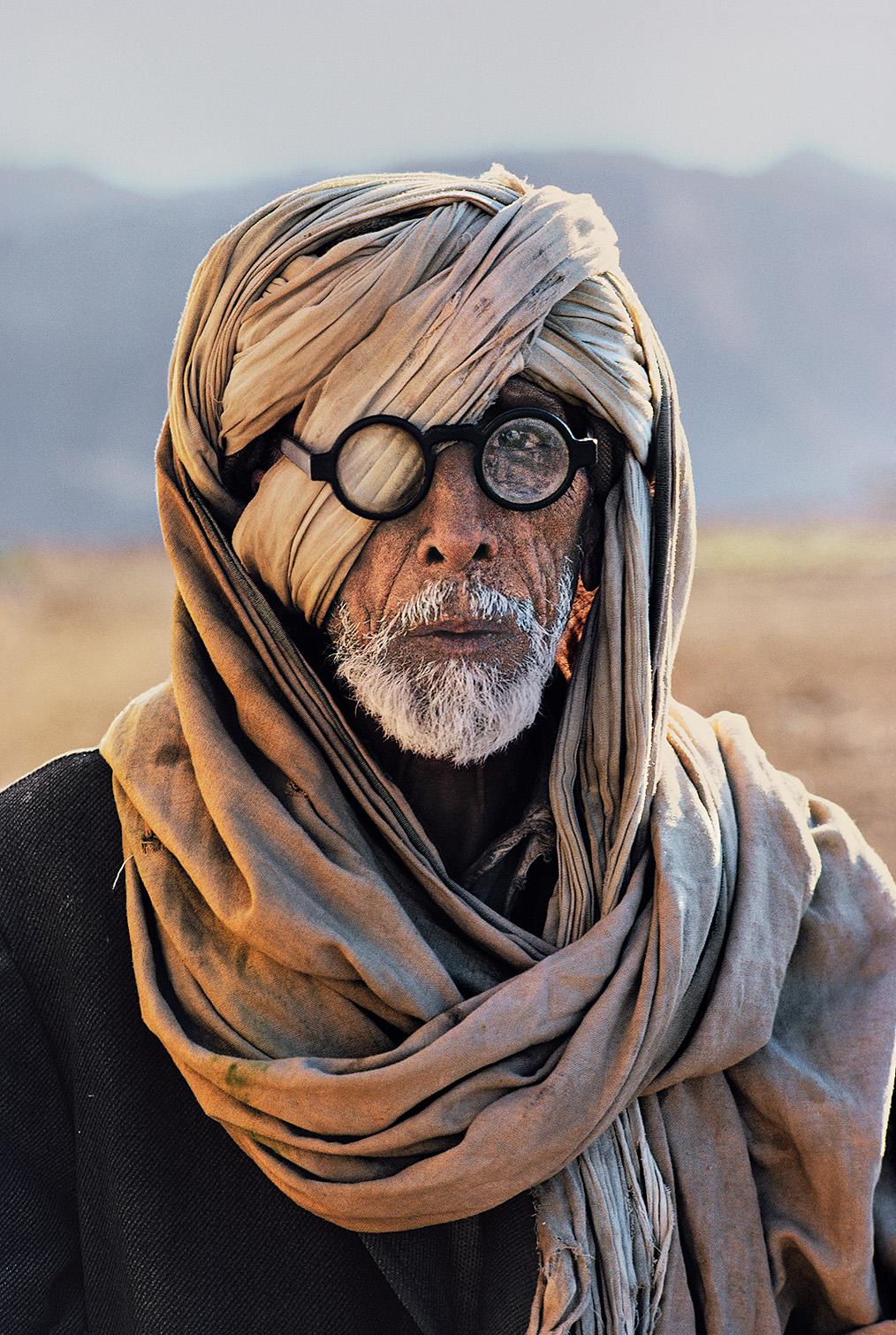 Steve McCurry Portrait Photograph – Afghanischer Flüchtling