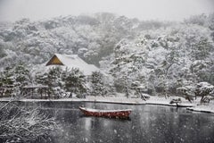 Schneebedecktes Boot in den Sankei-En-Gärten, Japan, 2014  - Steve McCurry