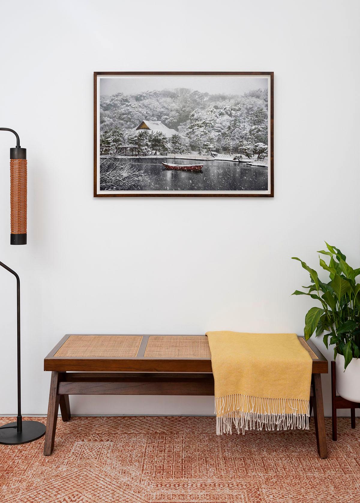 Barco cubierto de nieve en los Jardines de Sankei-En, Japón, 2014  - Steve McCurry en venta 3