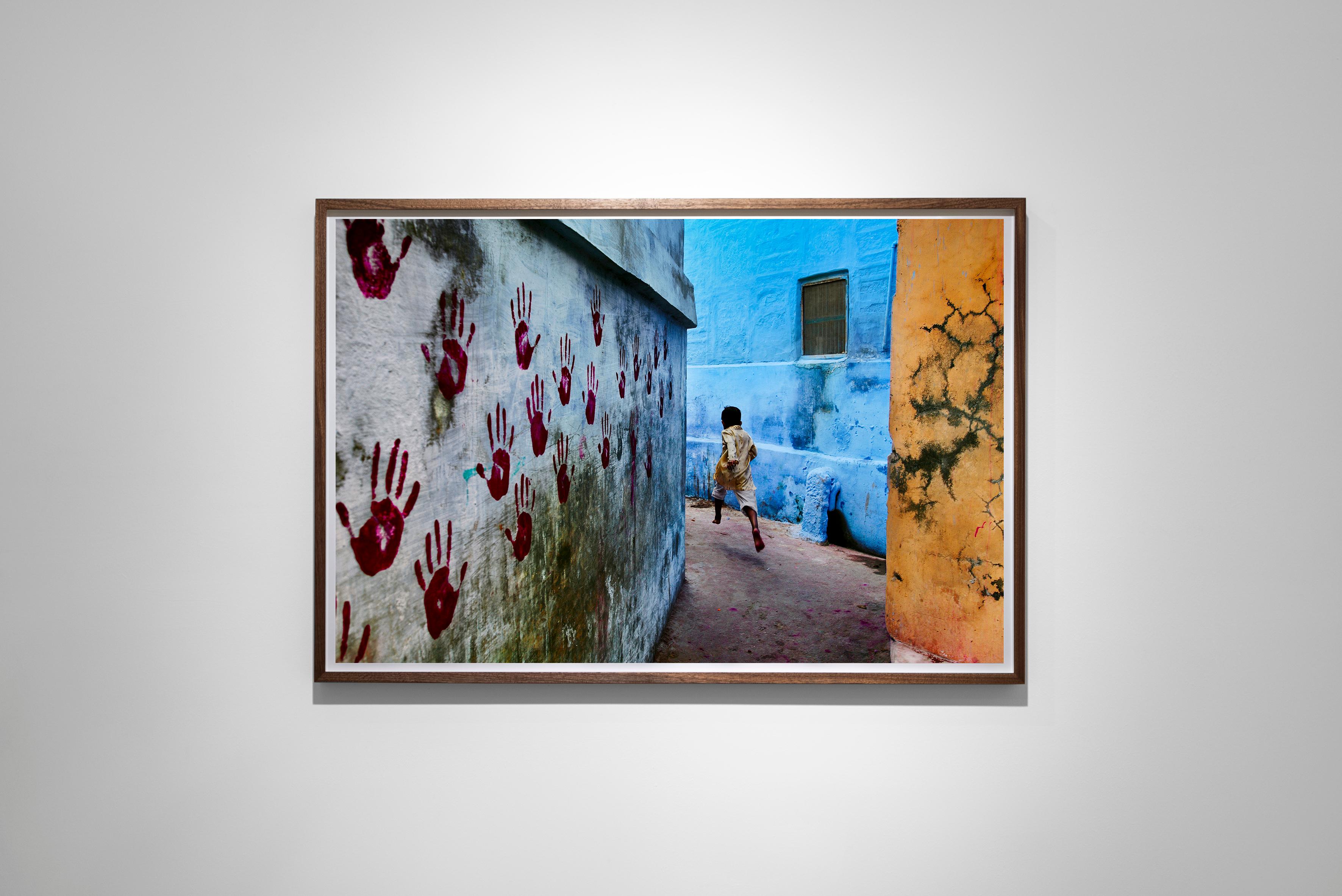 Boy In Mid-Flight, Jodhpur, India, 2007 - Steve McCurry (Colour Photography) For Sale 1