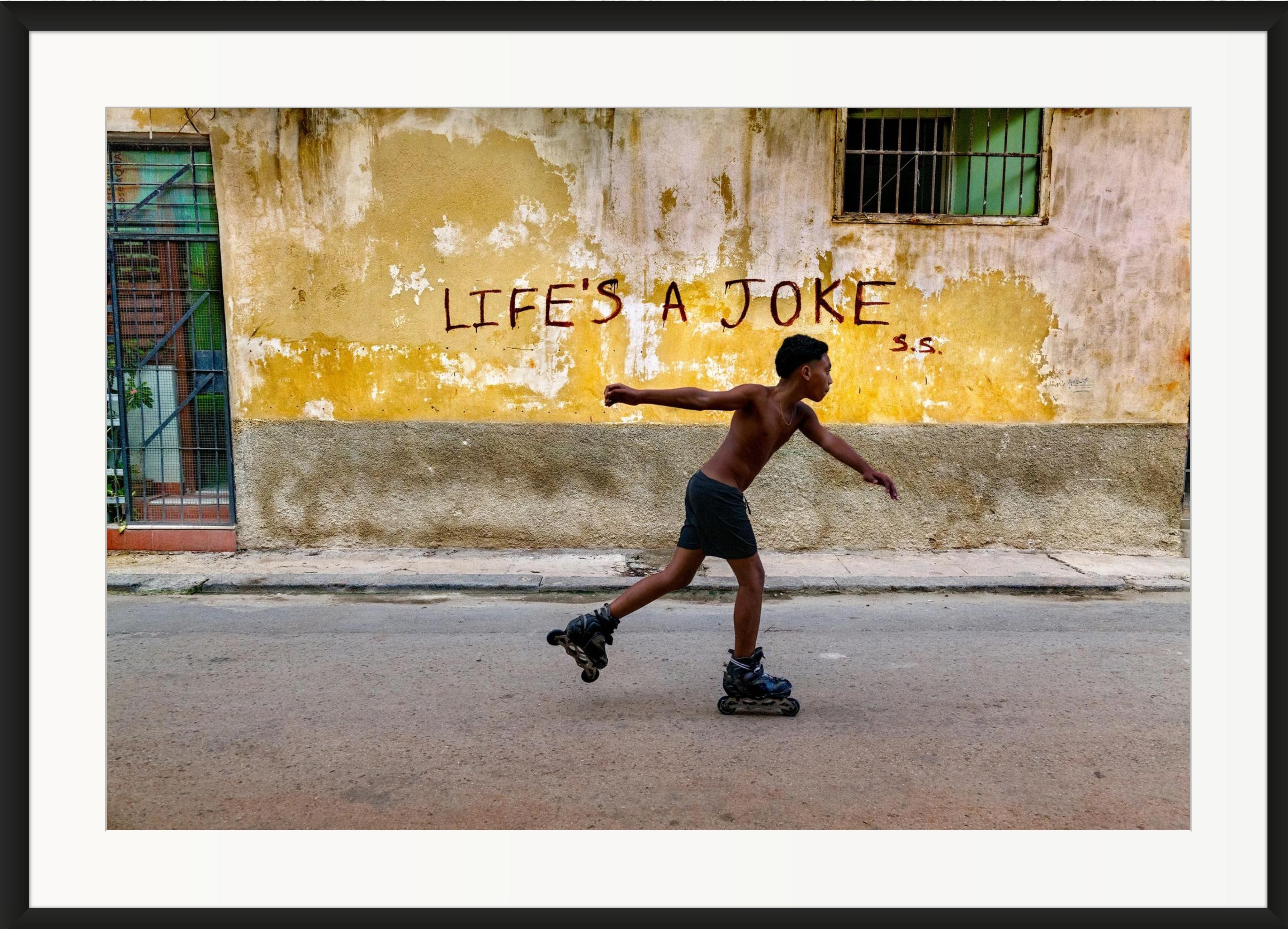 Boy Rollerskates, Kuba, 2019 „Life's a Joke“ (Zeitgenössisch), Photograph, von Steve McCurry
