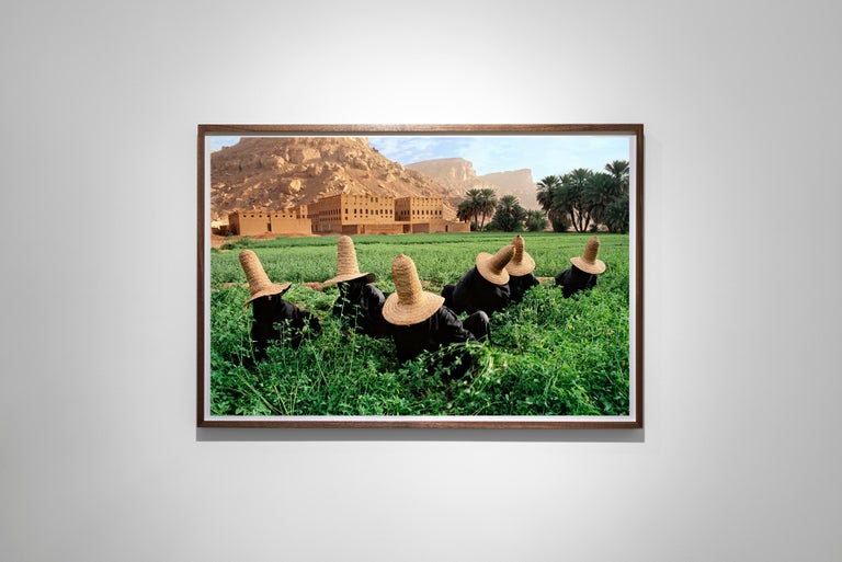Clover Gatherers in Wadi Hadramawt, Yemen, 1999 - Steve McCurry For Sale 1