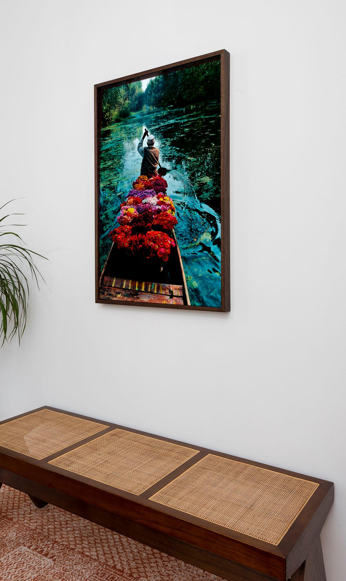 Vendeur de fleurs, Dal Lake, Srinigar, Cachemire, 1996, Steve McCurry en vente 3