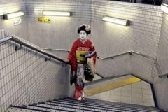  Geisha in Subway 