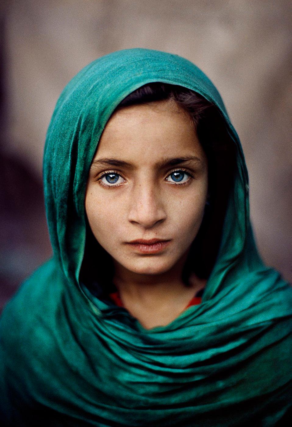 steve mccurry girl with green shawl