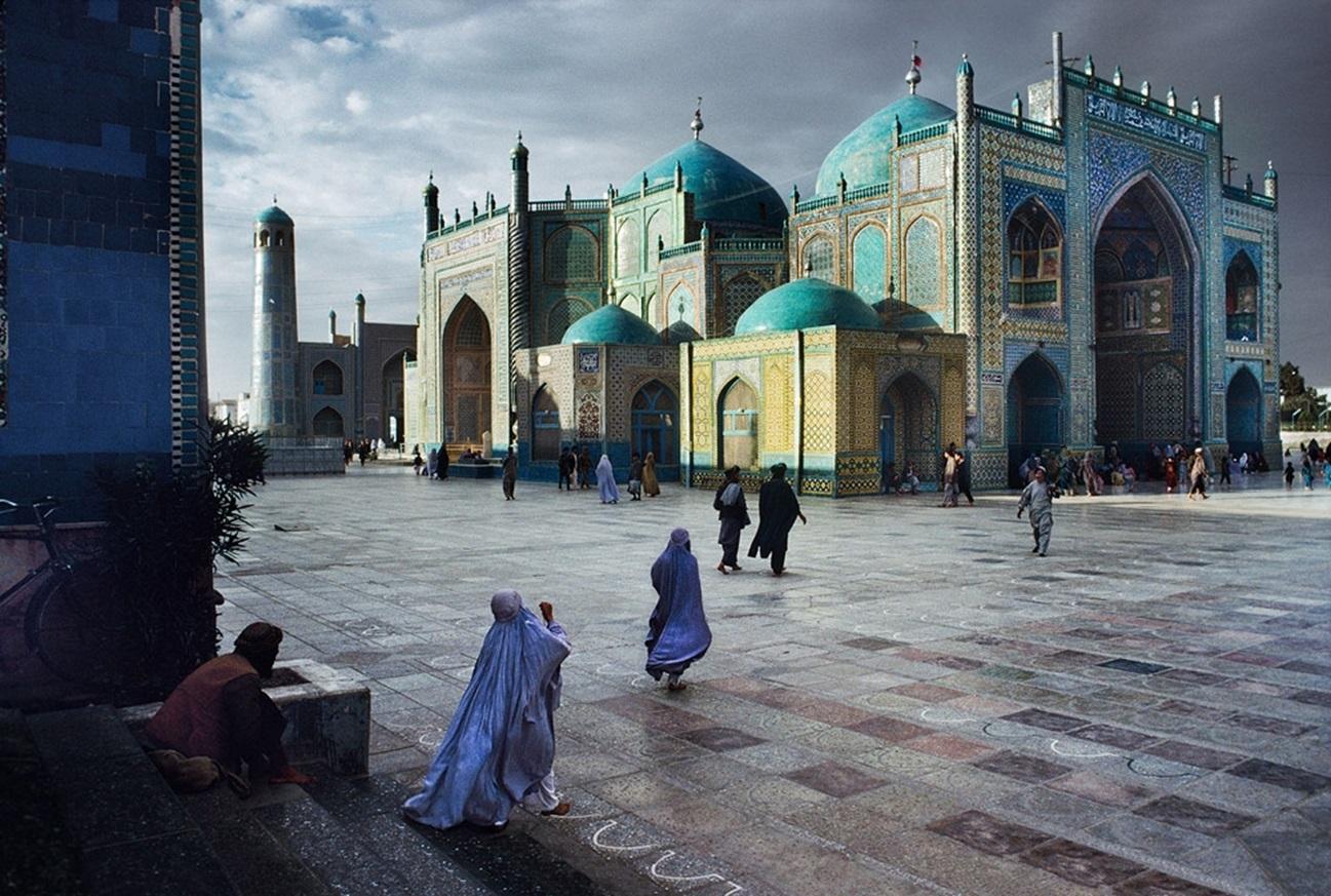 Steve McCurry Figurative Photograph - Hazrat Ali Mosque, Mazar-i-Sharif, Afghanistan