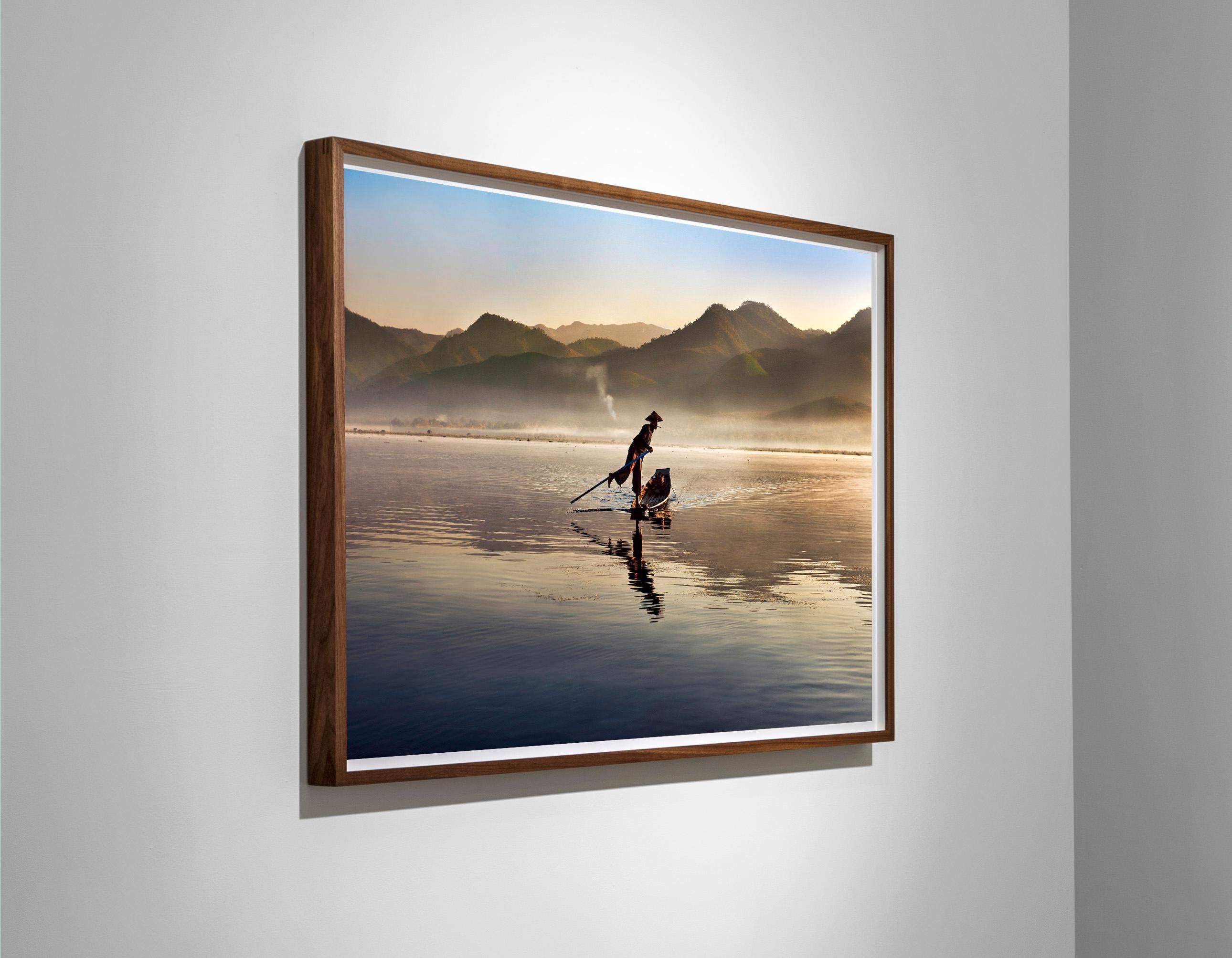 Intha Fisherman, Birmanie, 2011 - Steve McCurry (photographie de paysage couleur) en vente 2
