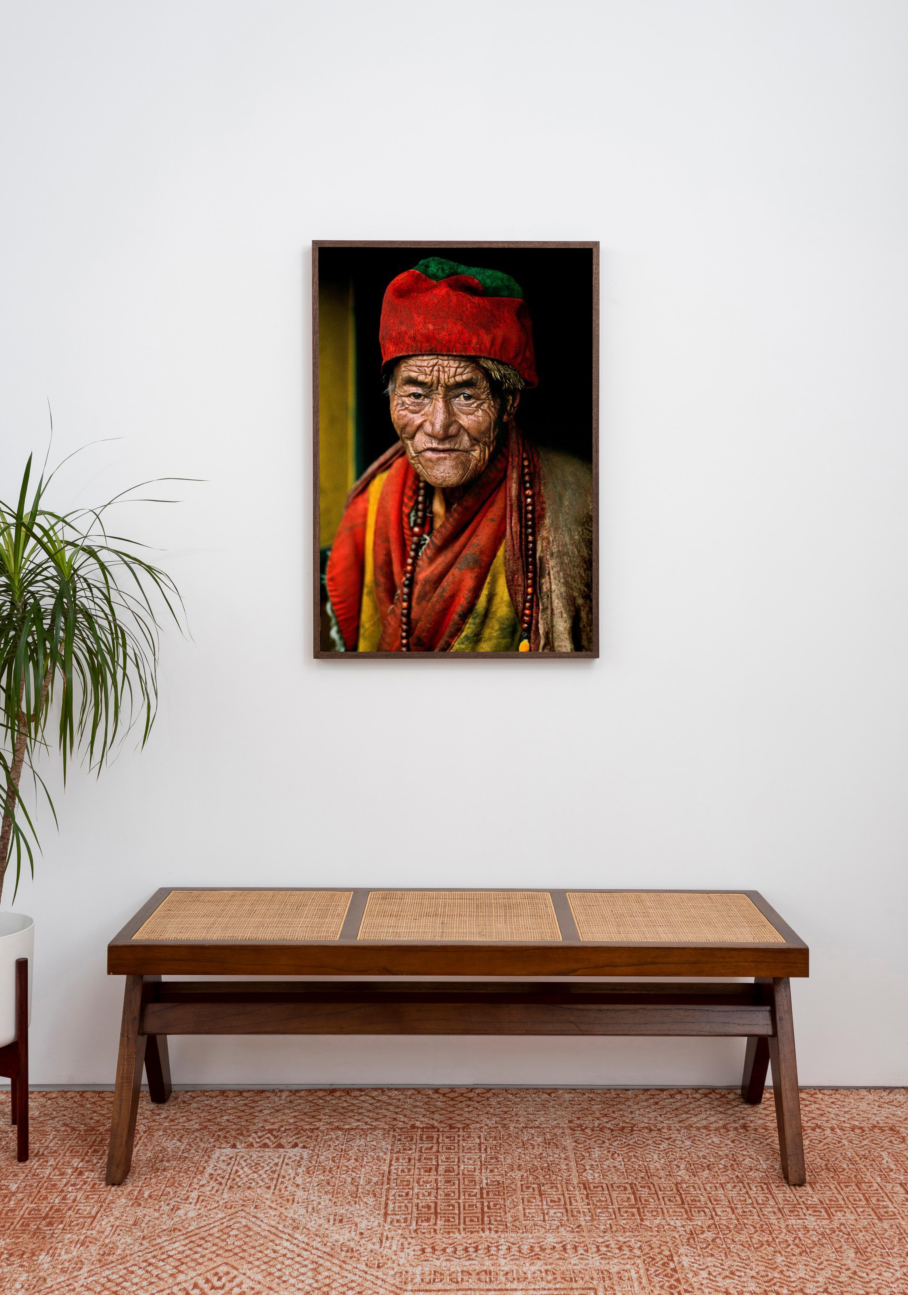 Monk at Jokhang Temple, Lhasa, Tibet, 2000 - Steve McCurry (Portrait Photography) en vente 3