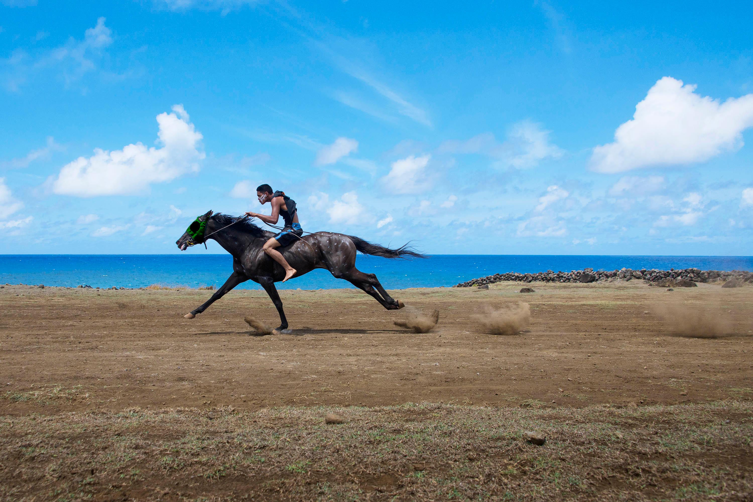 Color Photograph de Steve McCurry - Día de la Raza, Festival Tapati, Isla de Pascua