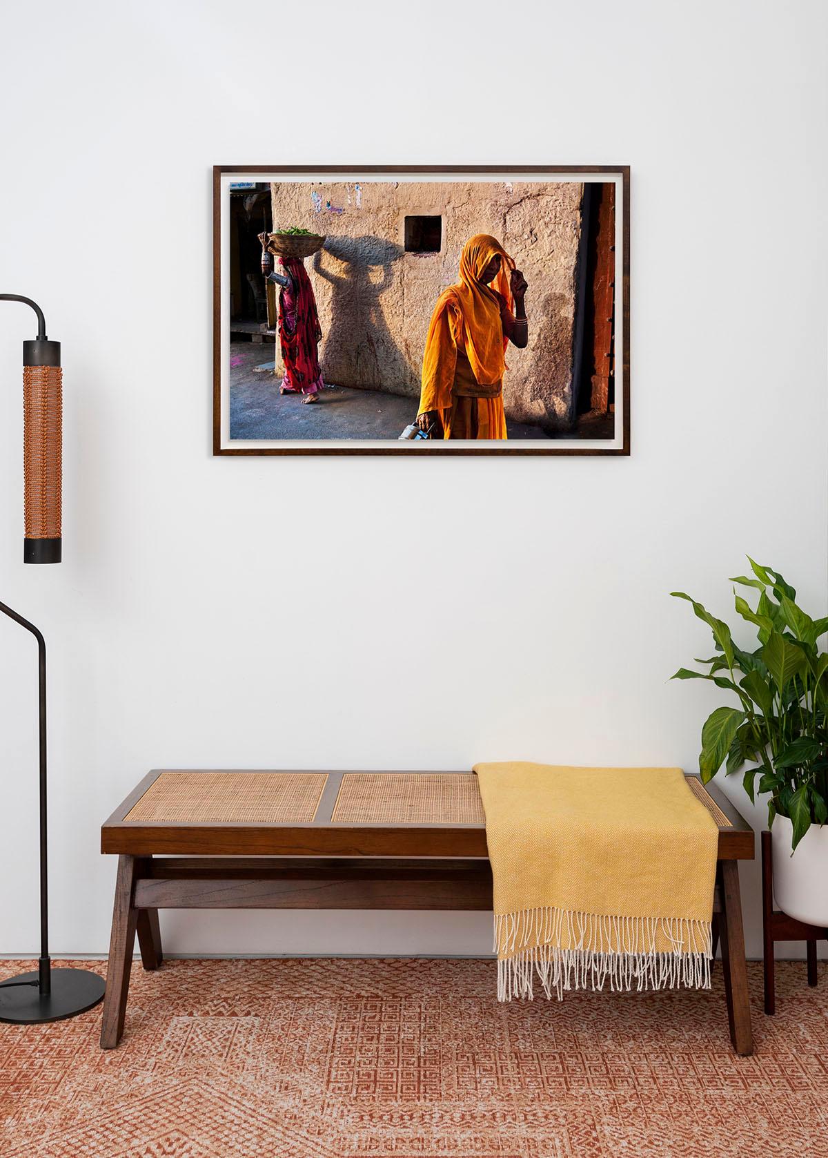 Ombres du Rajasthan, Rajasthan, Inde, 2009 - Steve McCurry (Photographie couleur) en vente 3