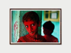 Red Boy, Holi Festival, Mumbai, India, 1996 - Steve McCurry (Colour Portrait)