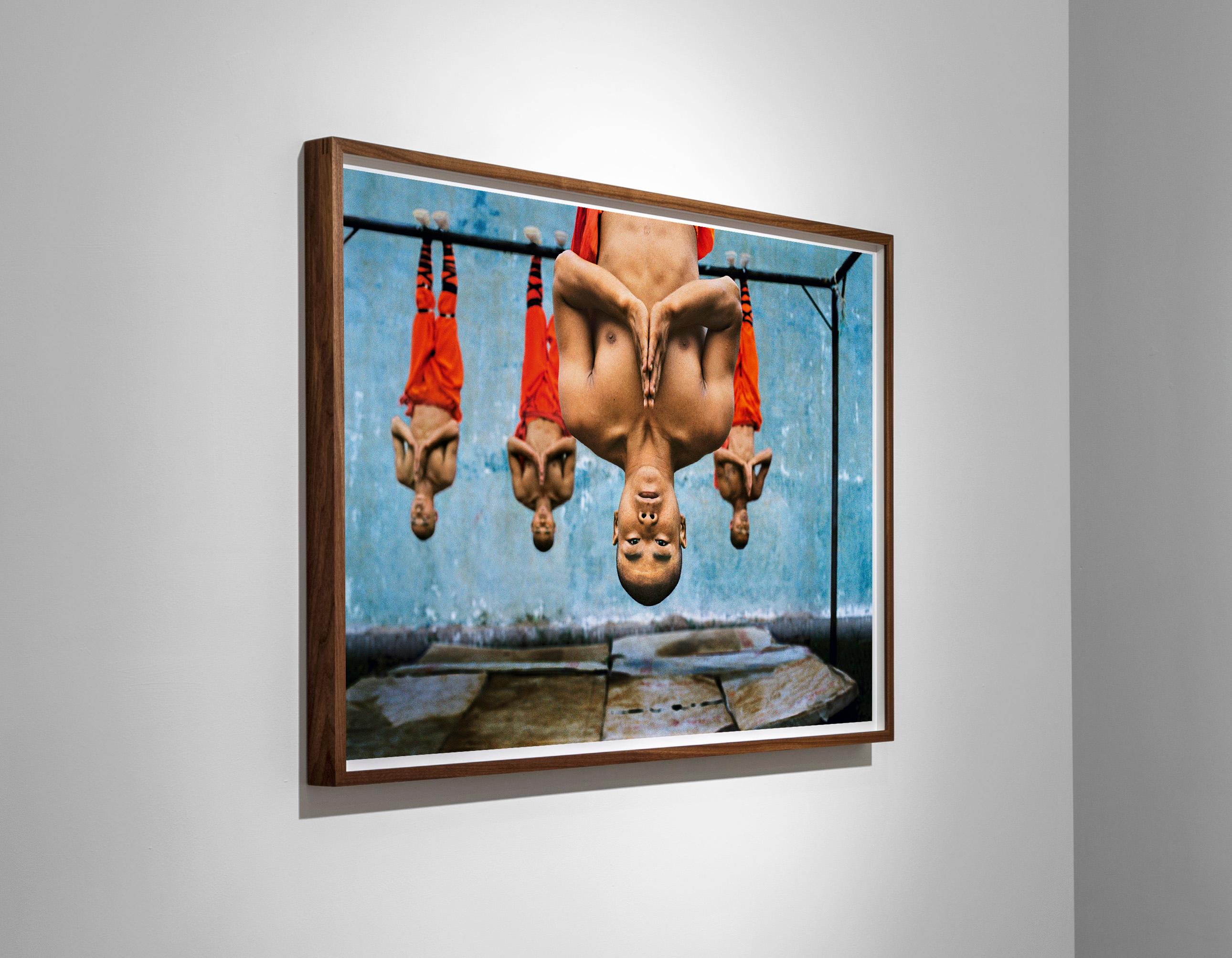 Shaolin-Monks-Ausbildung, Zhengzhou, China, 2004 - Steve McCurry im Angebot 2